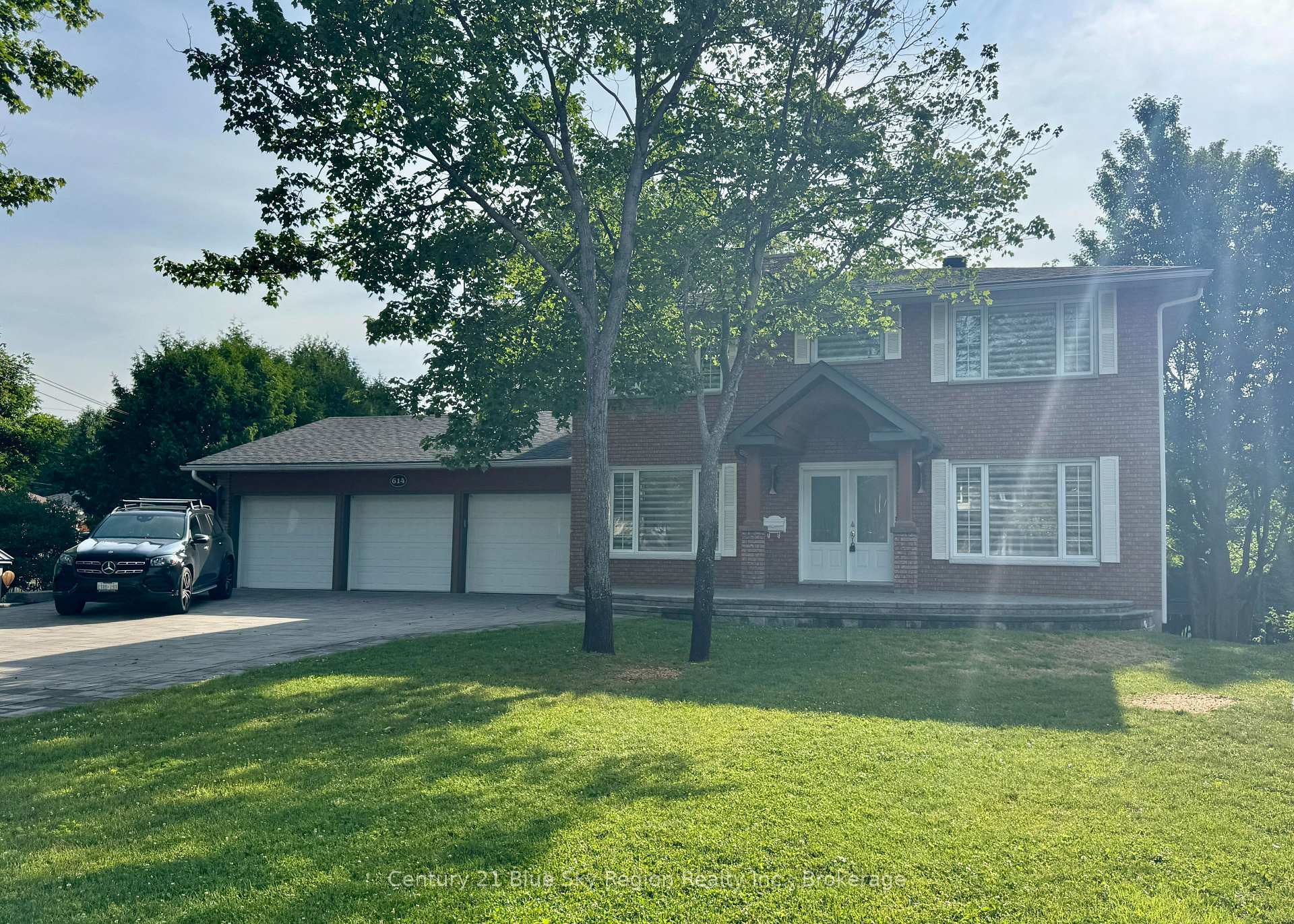 Property Photo:  614 Guinevere Court  ON P1A 3N9 
