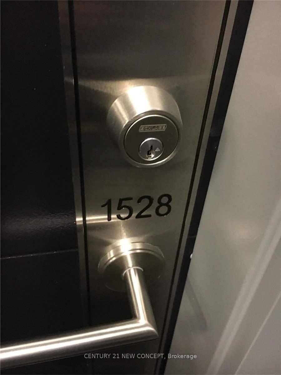 Property Photo:  525 Adelaide Street W 1528  ON M5V 1T6 