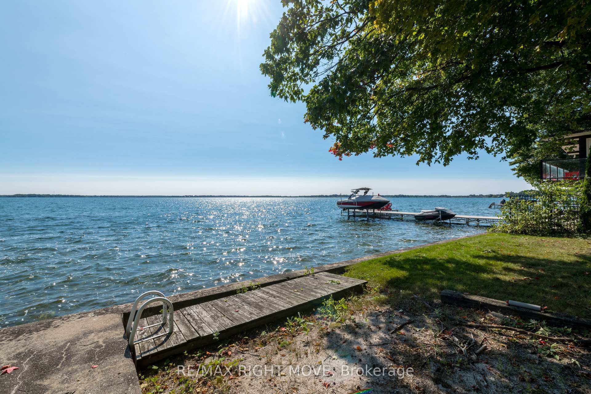 Photo de la propriété: 18 Maple Drive ON L3V 3W2