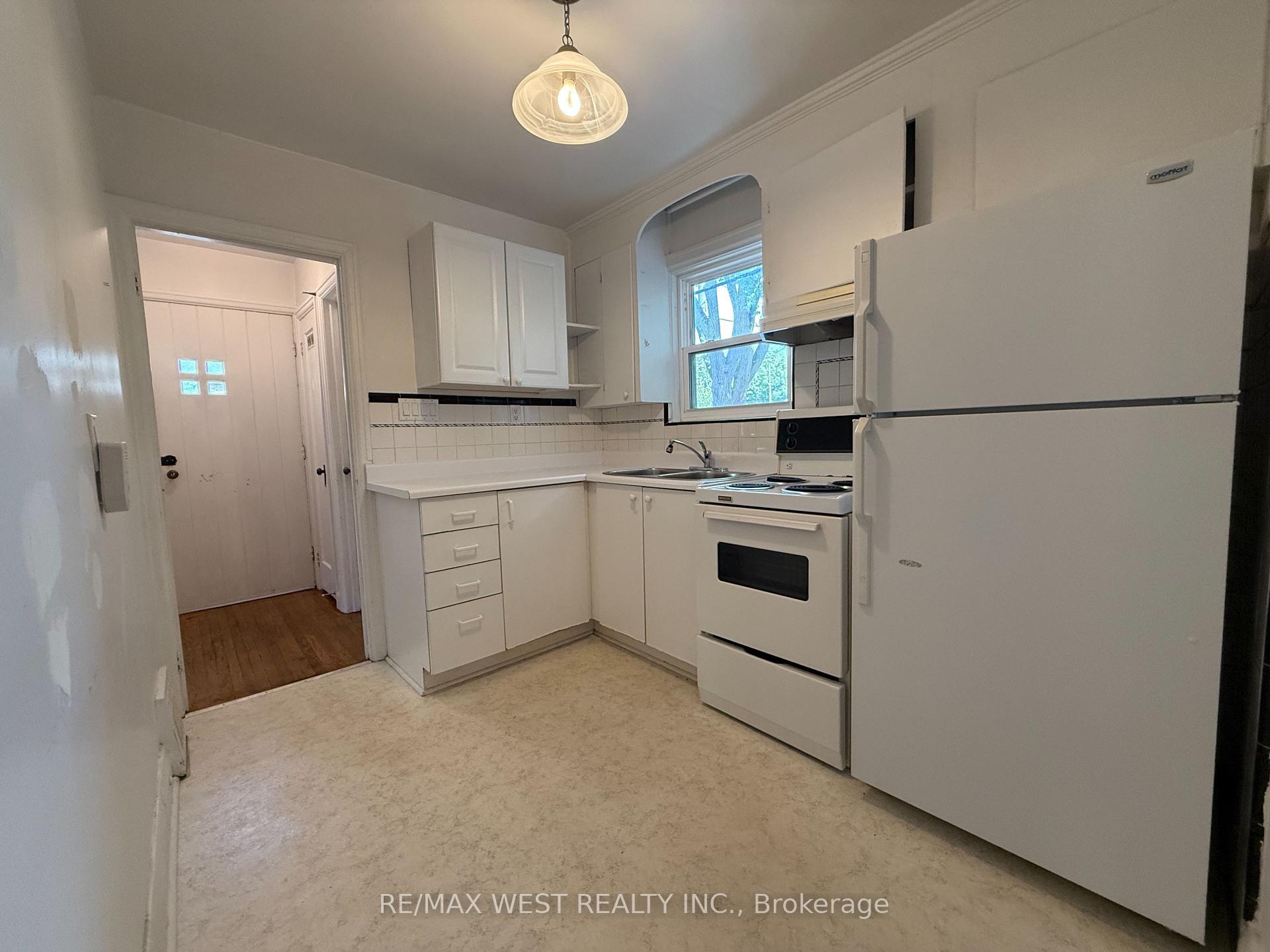 Property Photo:  27 Frater Avenue  ON M4C 2H3 