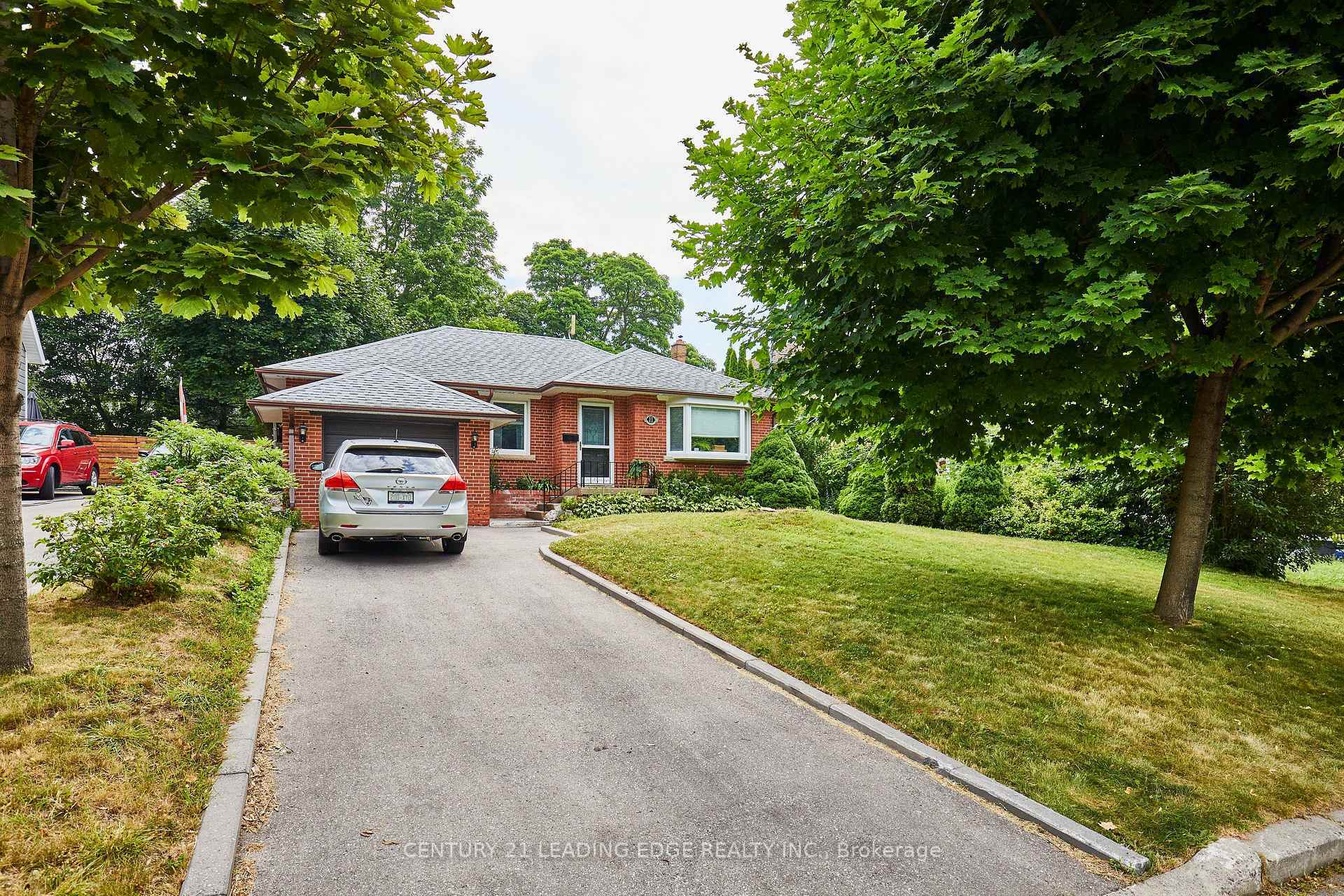Property Photo:  11 St Quentin Avenue  ON M1M 2M7 
