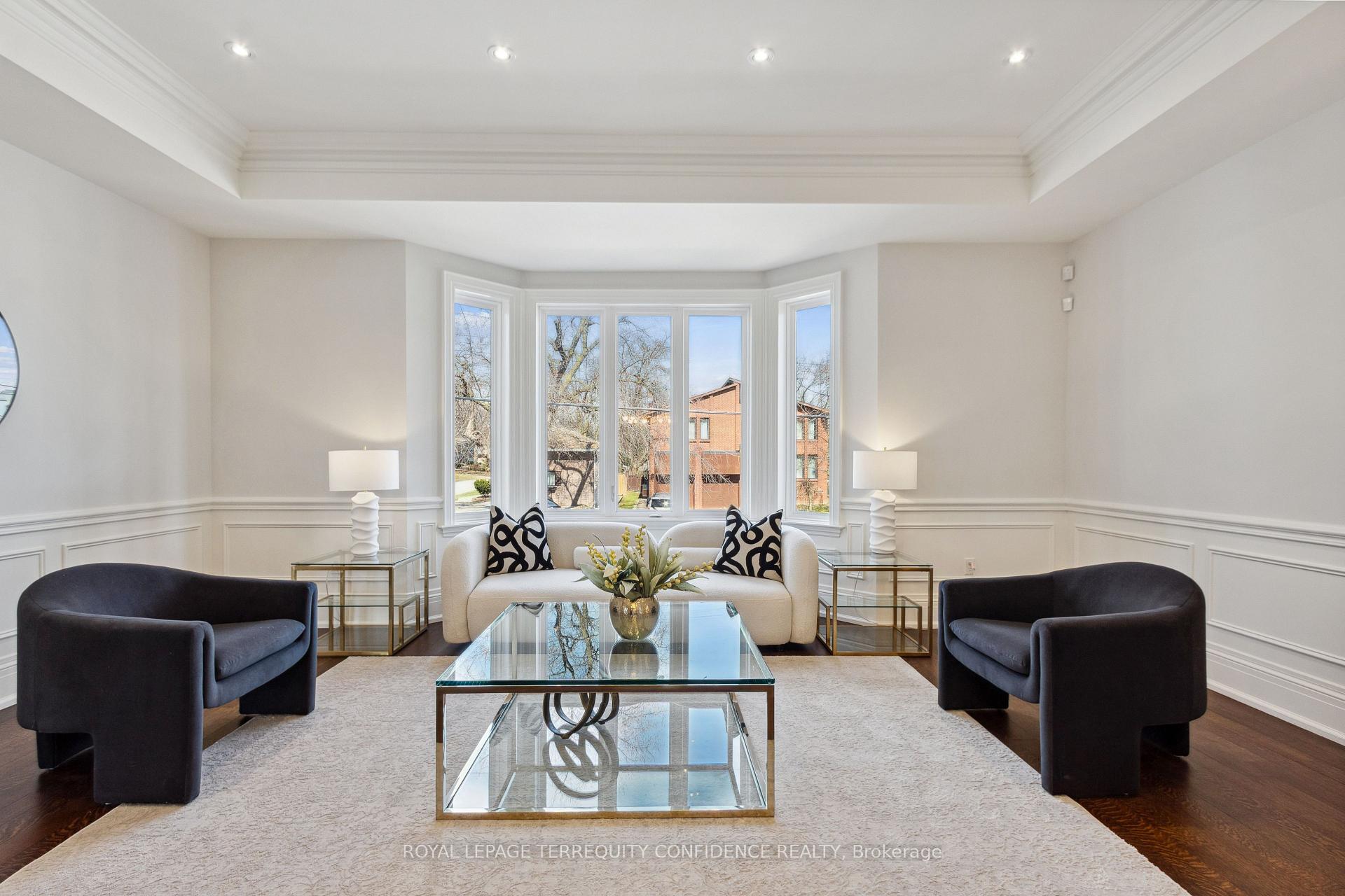 Photo de la propriété: 241 Hounslow Avenue ON M2N 2B5
