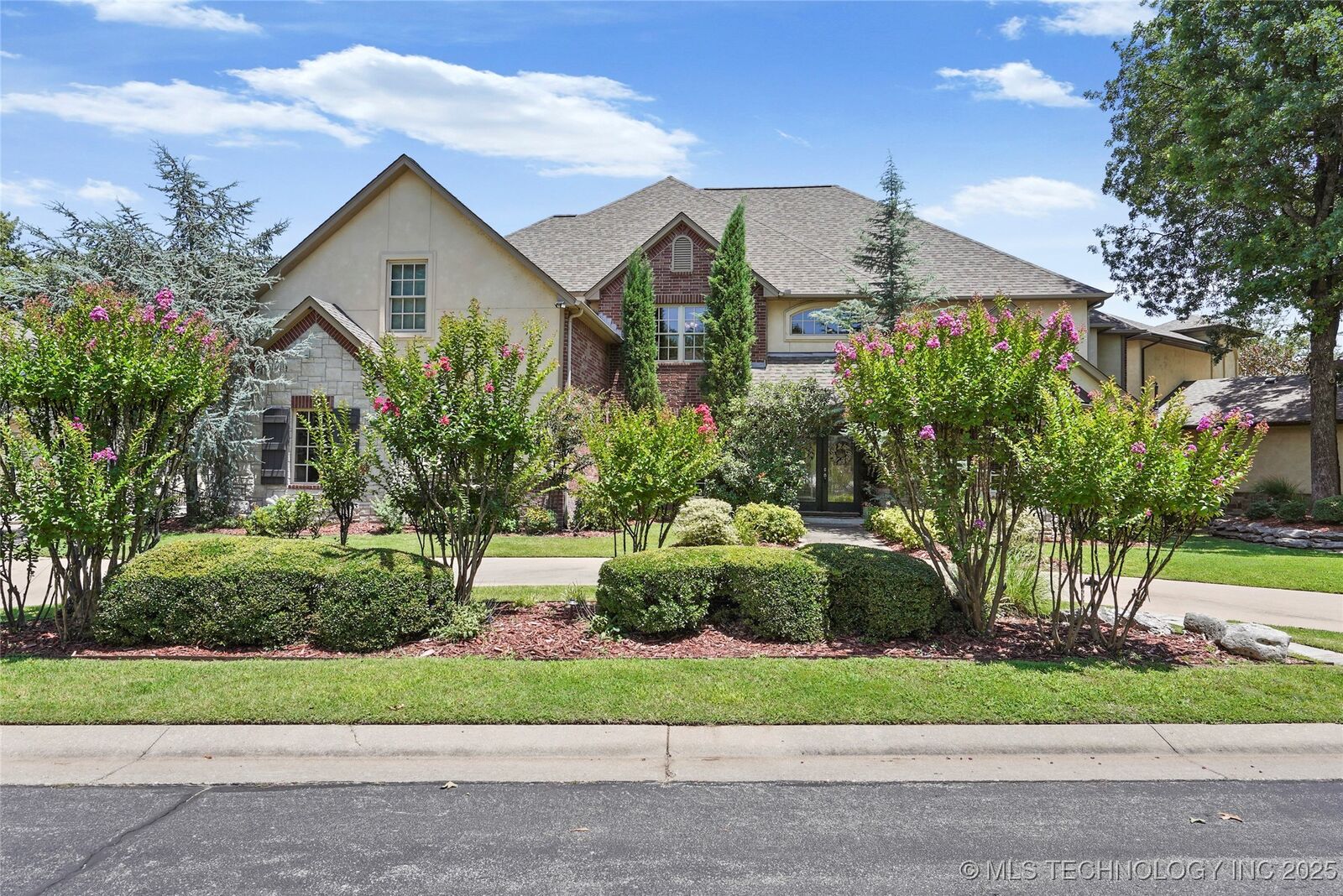 Property Photo:  6805 E 115th Place  OK 74008 