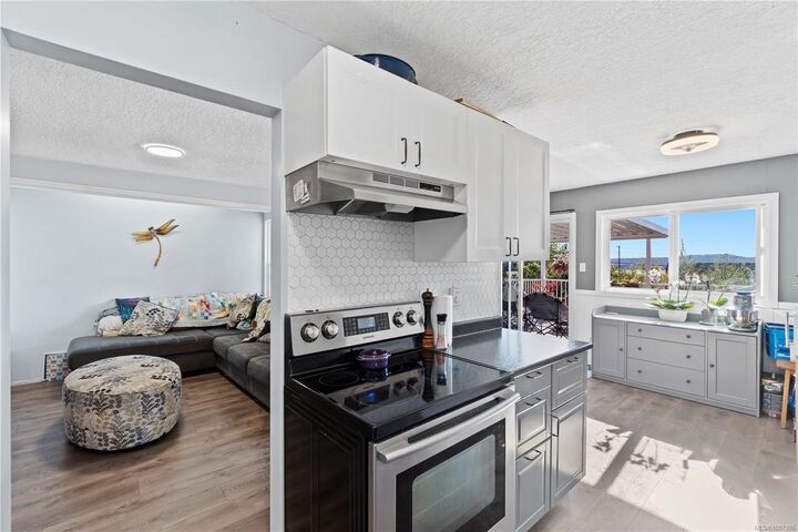 Property Photo:  51 View St  BC V9R 4N3 