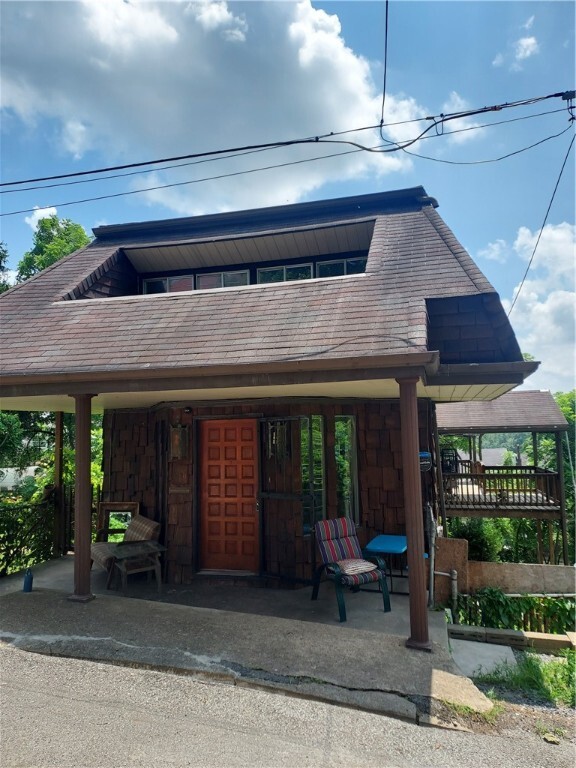 Property Photo: 2420 Elsie St PA 15210