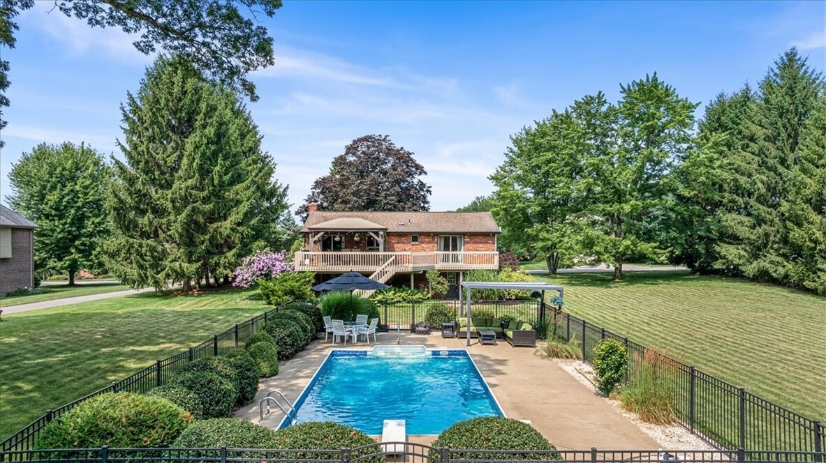 Property Photo: 201 Pinkerton Rd PA 15090
