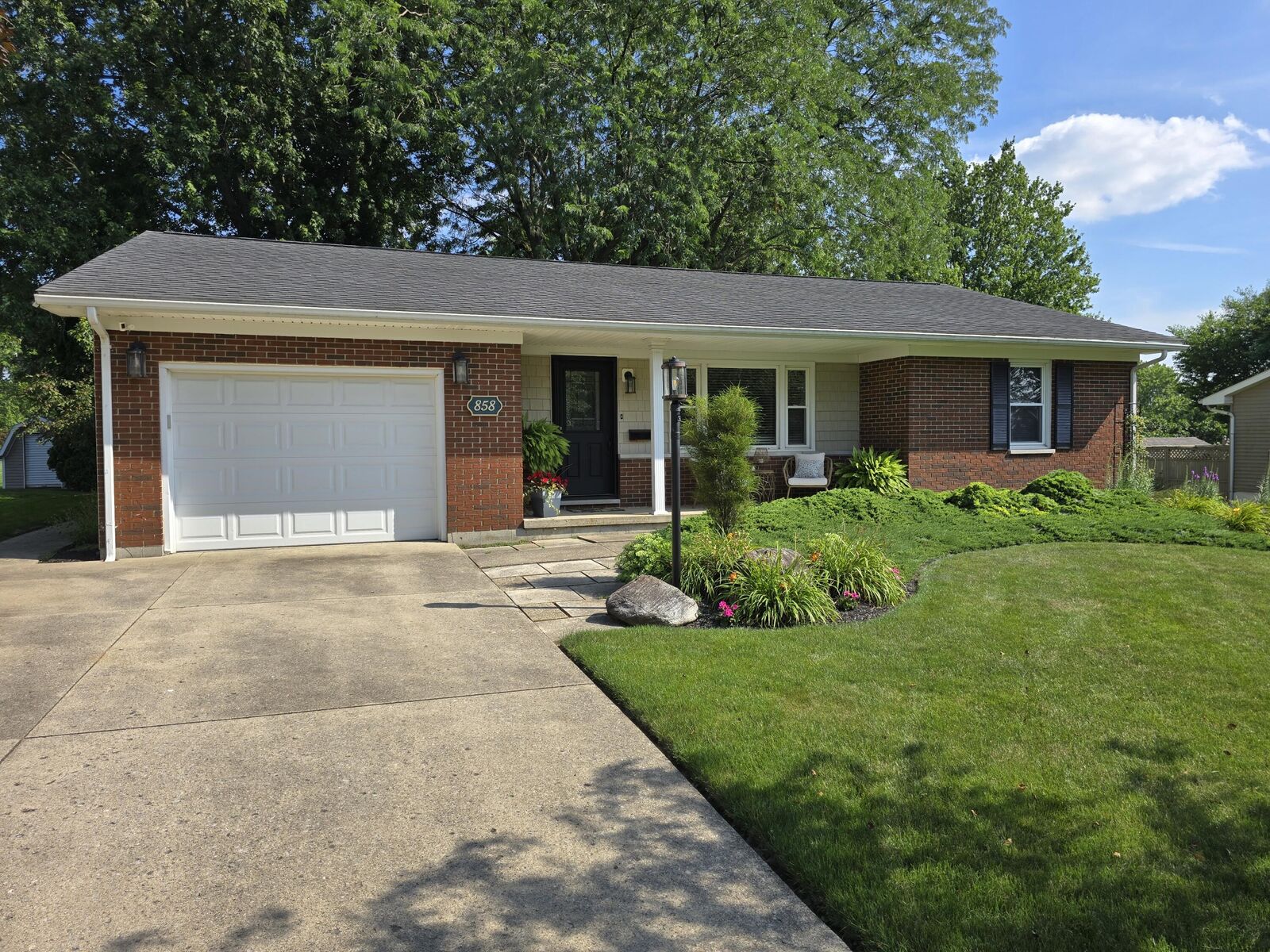 Property Photo:  858 Crestview Drive  OH 43311 