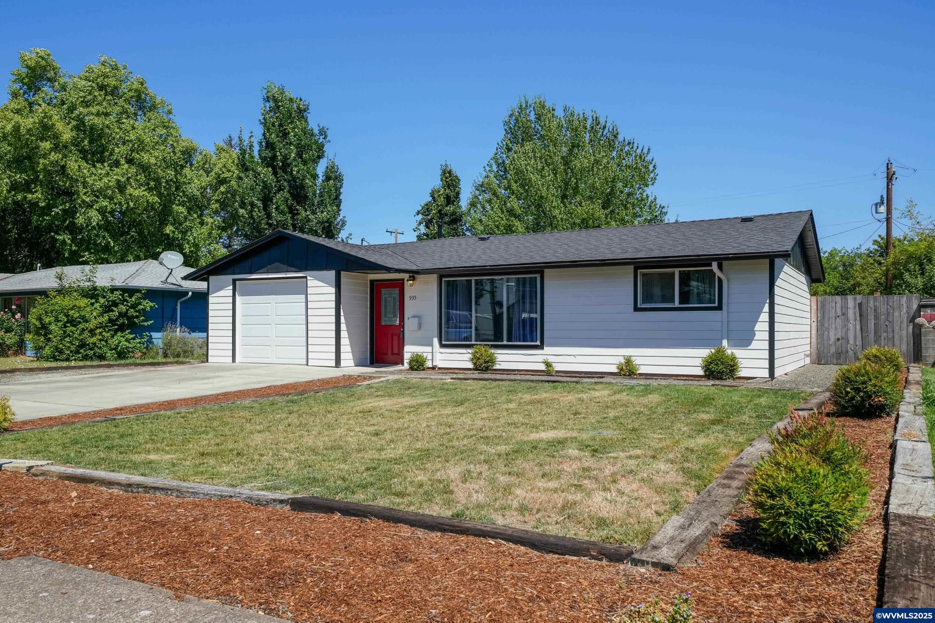 Property Photo:  935 NW Sycamore Av  OR 97330 
