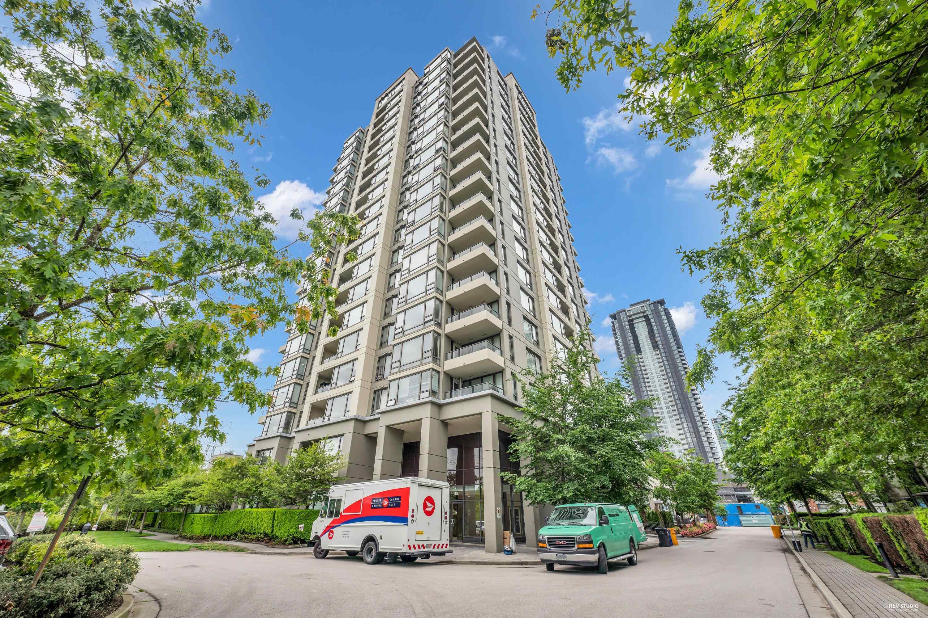 Property Photo: 4178 Dawson Street 202 BC V5C 0A1