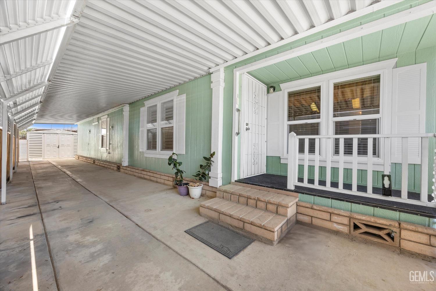 Property Photo: 612 44th Street CA 93301