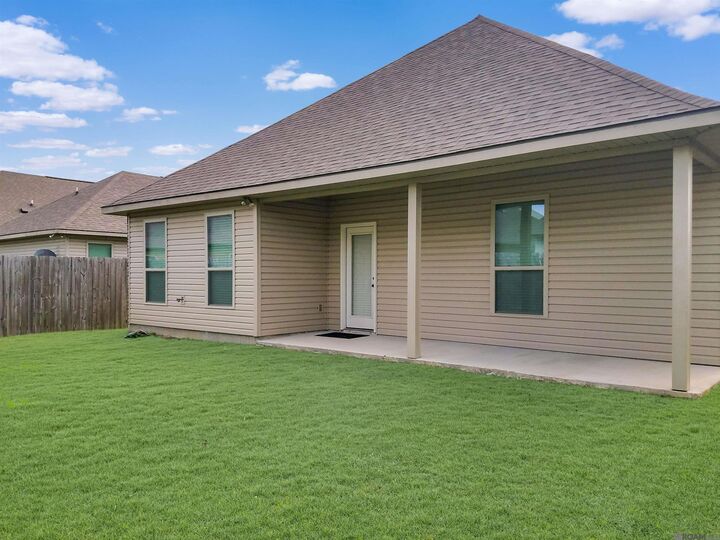 Property Photo: 535 Greenwich Dr LA 70820