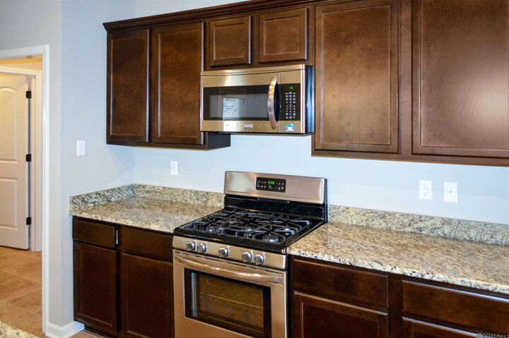 Property Photo: 621 Greenwich Dr LA 70820