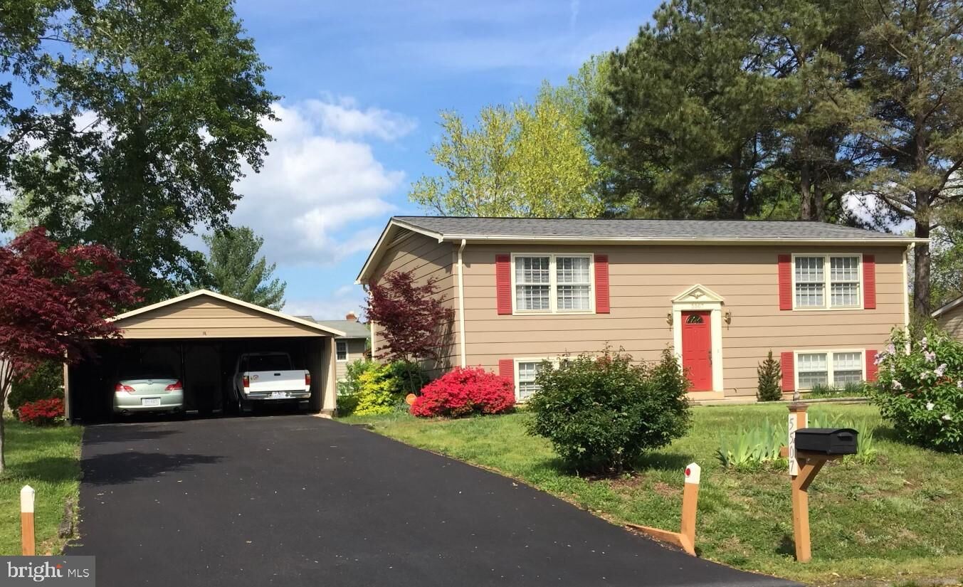 Property Photo: 5507 Carousel Street VA 22407
