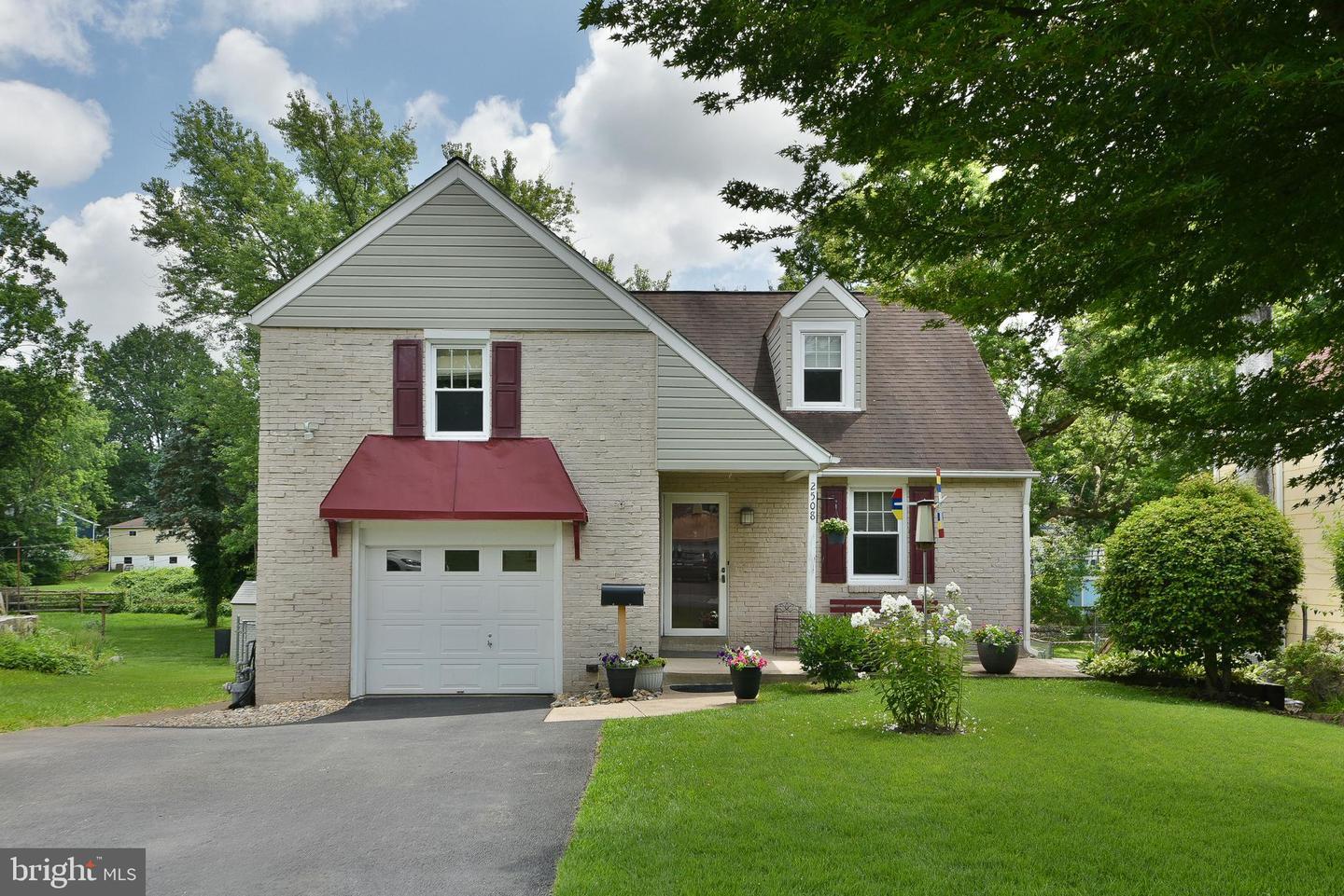 Property Photo: 2508 Fernwood Avenue PA 19001
