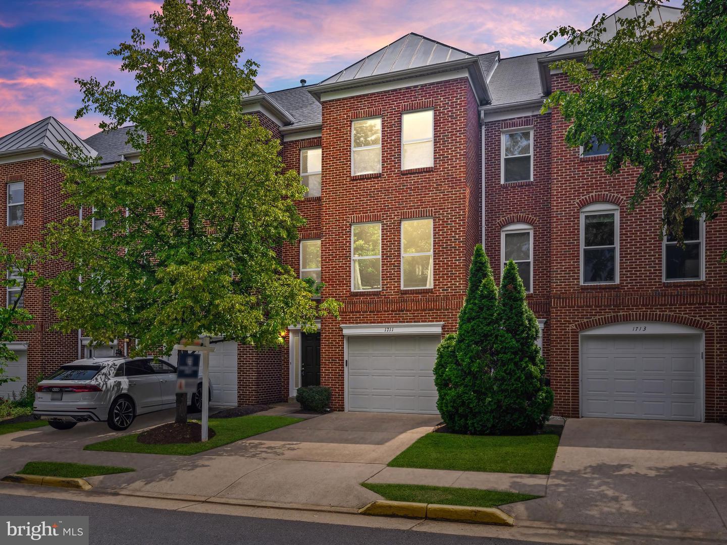 Property Photo:  1711 Blue Flint Court  VA 20190 