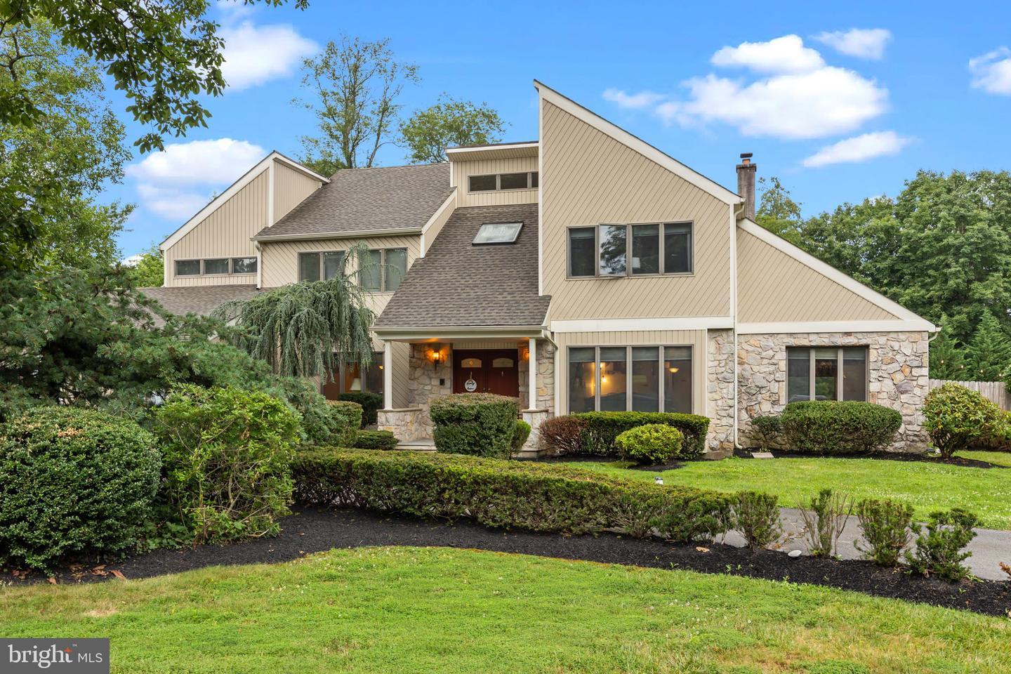 963 Hunt Drive  Yardley PA 19067 photo