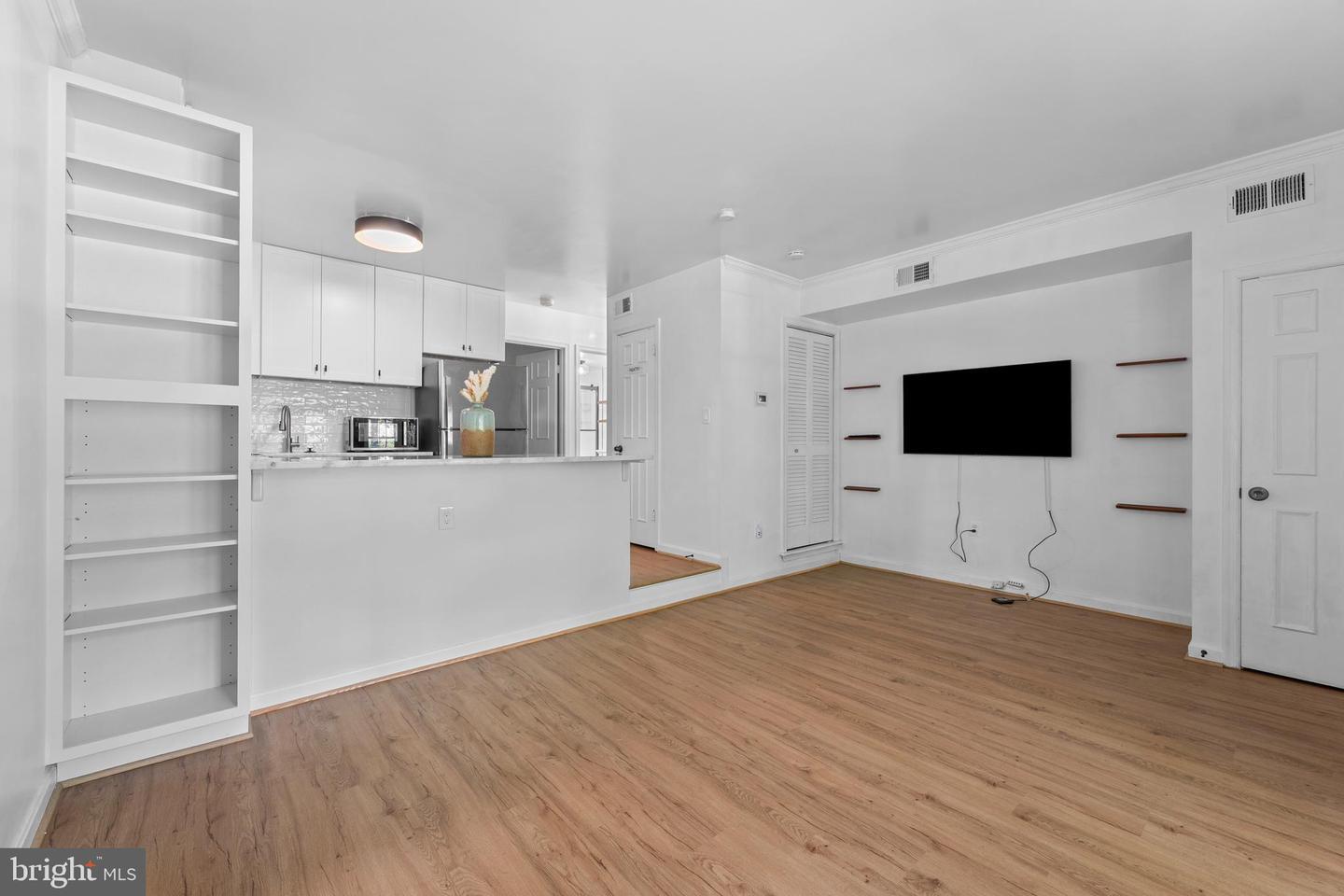 Property Photo:  2504 Fairfax Drive 9A  VA 22201 