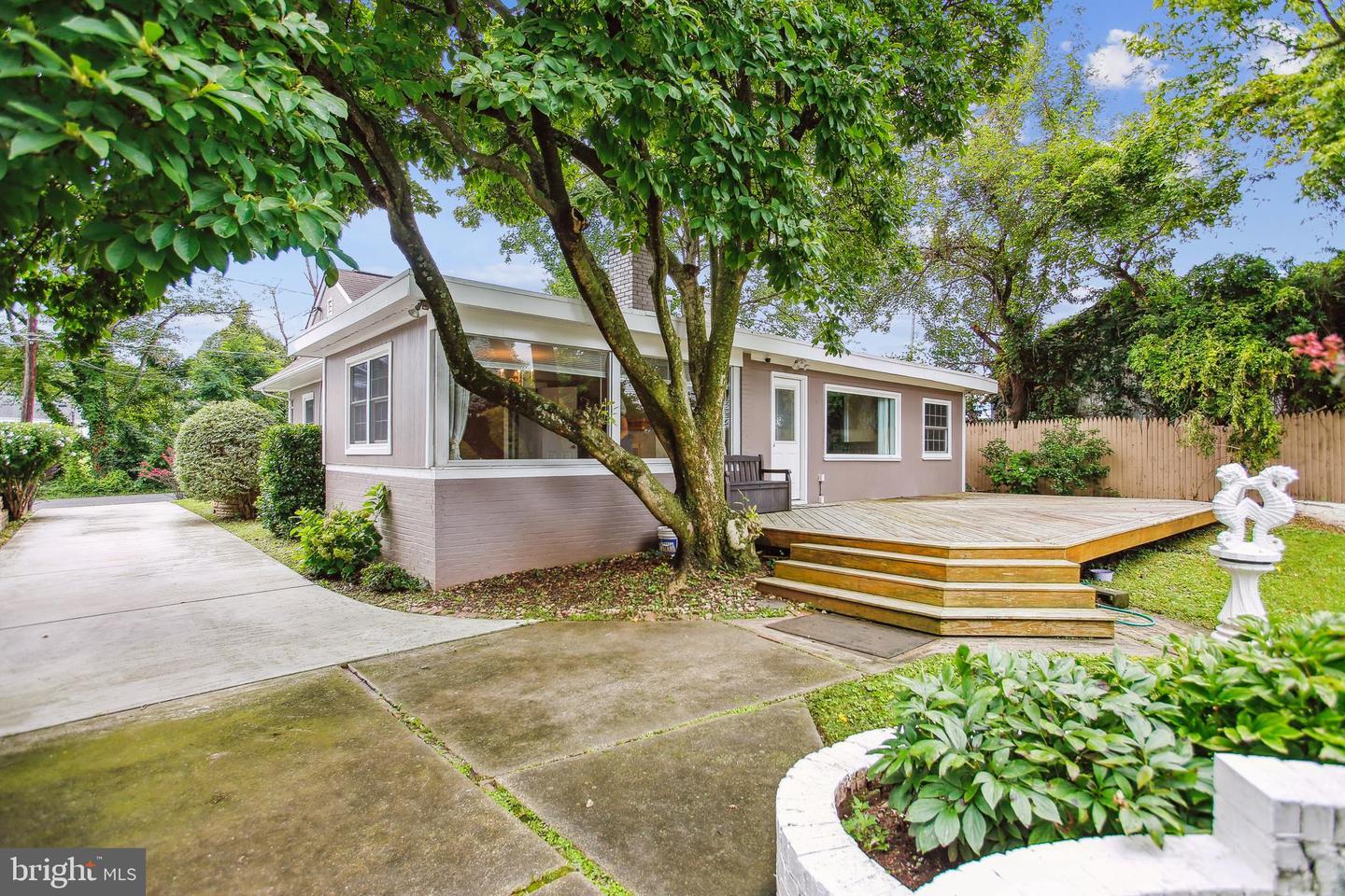 Property Photo: 6816 Arlington Boulevard VA 22042