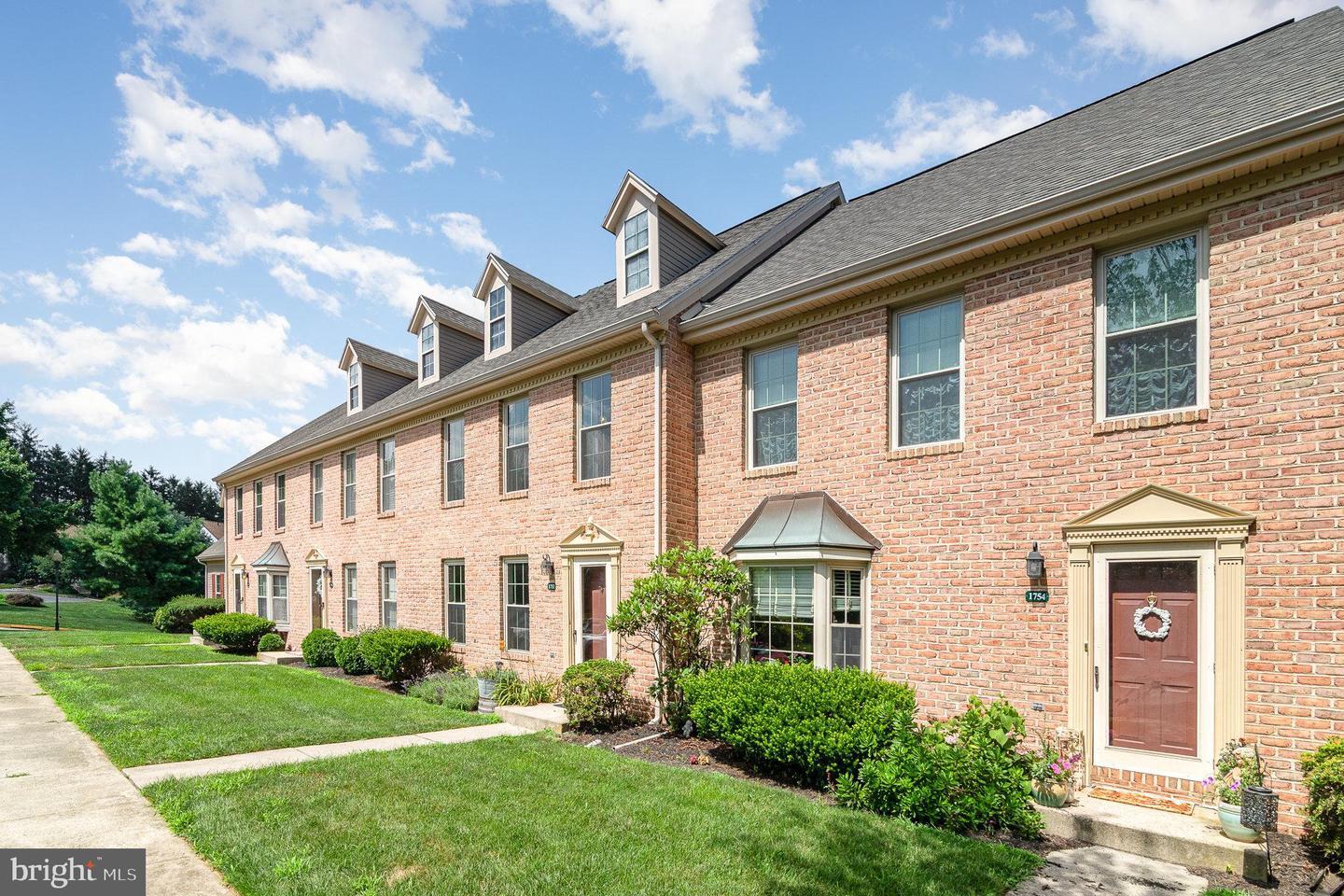 Property Photo: 1752 Peyton Randolph Court PA 17070