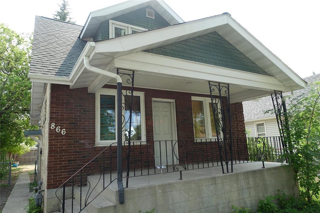 Property Photo:  866 Magnus Avenue  MB R2X 0M8 