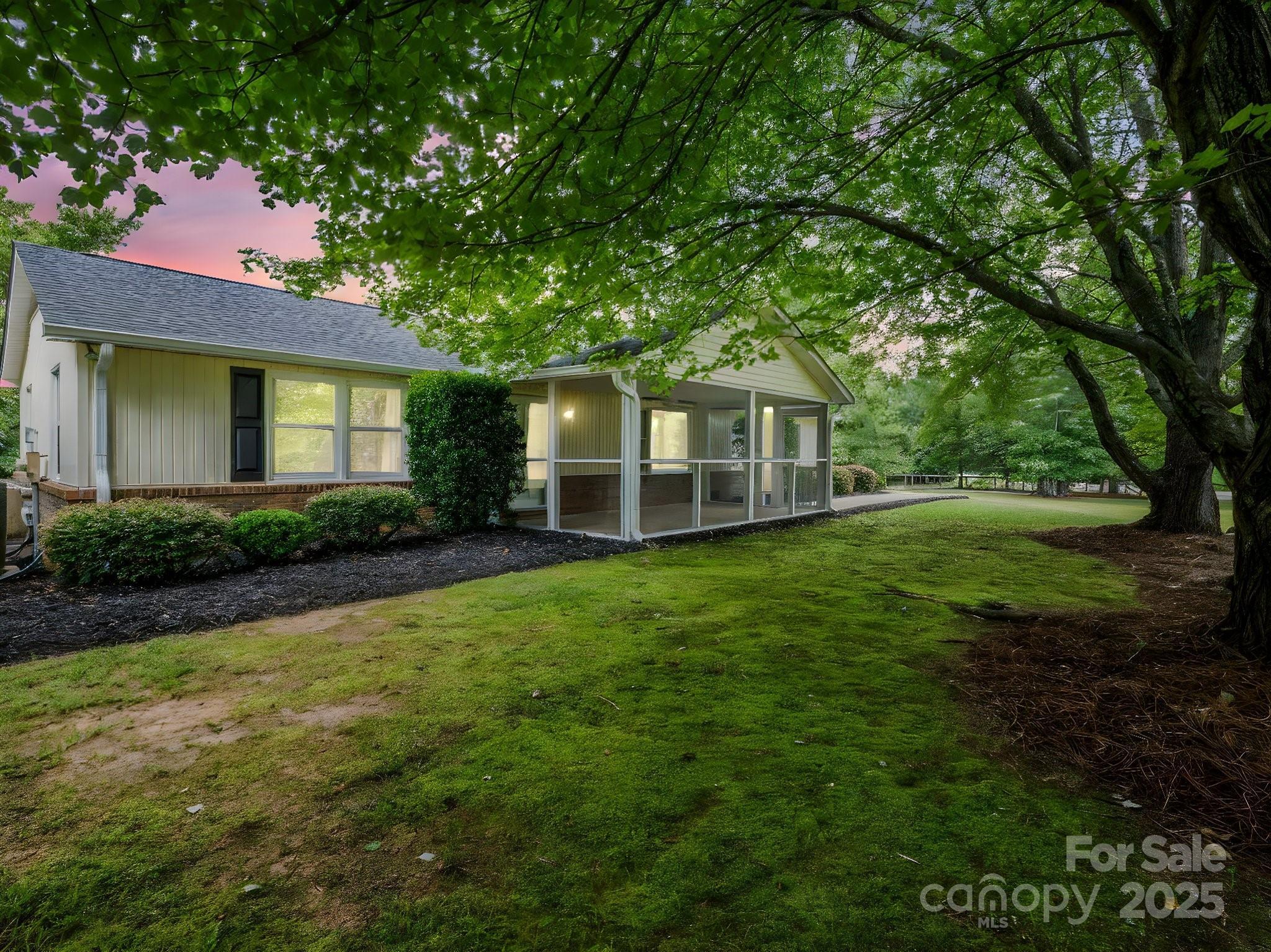 Property Photo: 1320 Little Mountain Road NC 28722