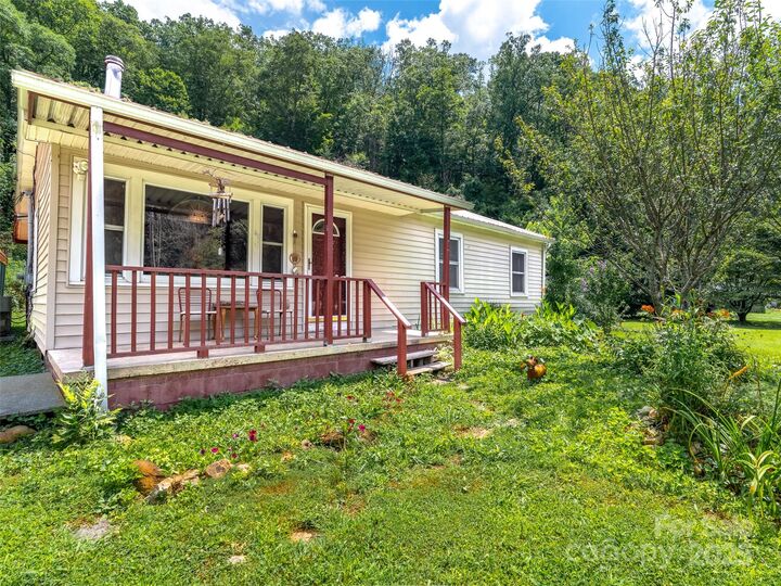 Property Photo: 522 Old US 70 Hwy None W NC 28762