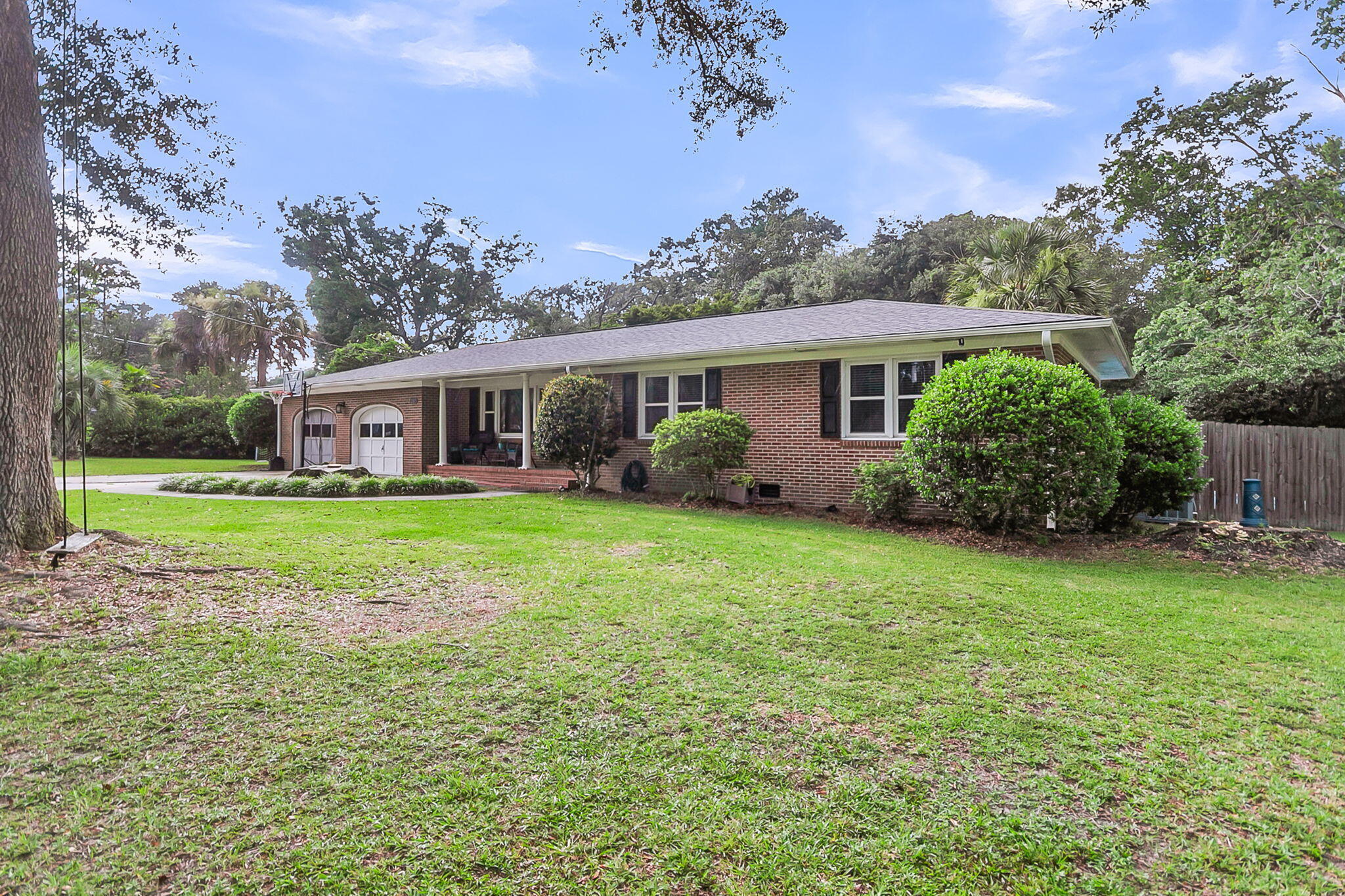 Property Photo: 207 Harter Drive SC 29485