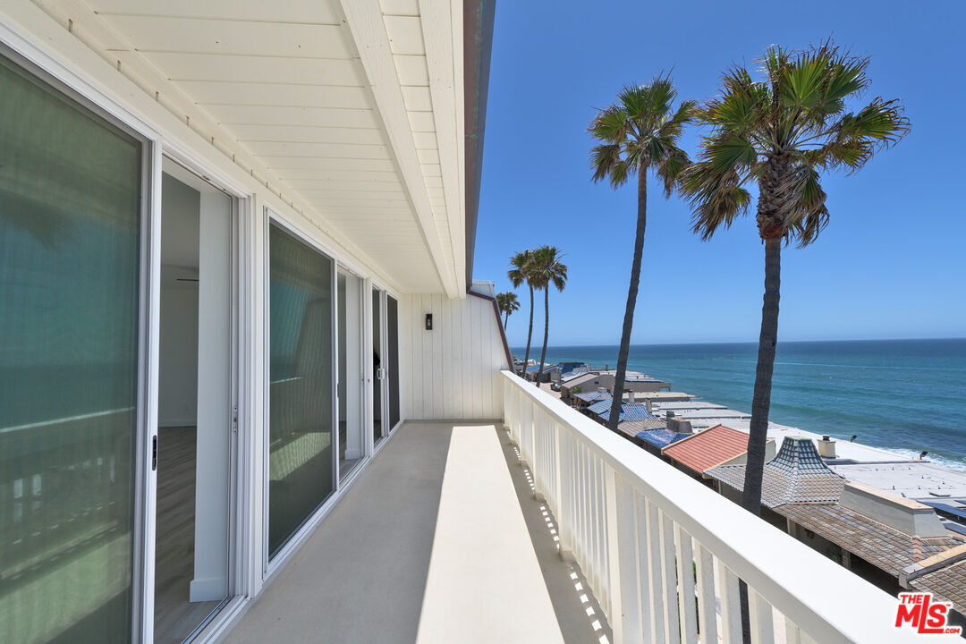 Property Photo: 11836 Ebb Tide Ln CA 90265