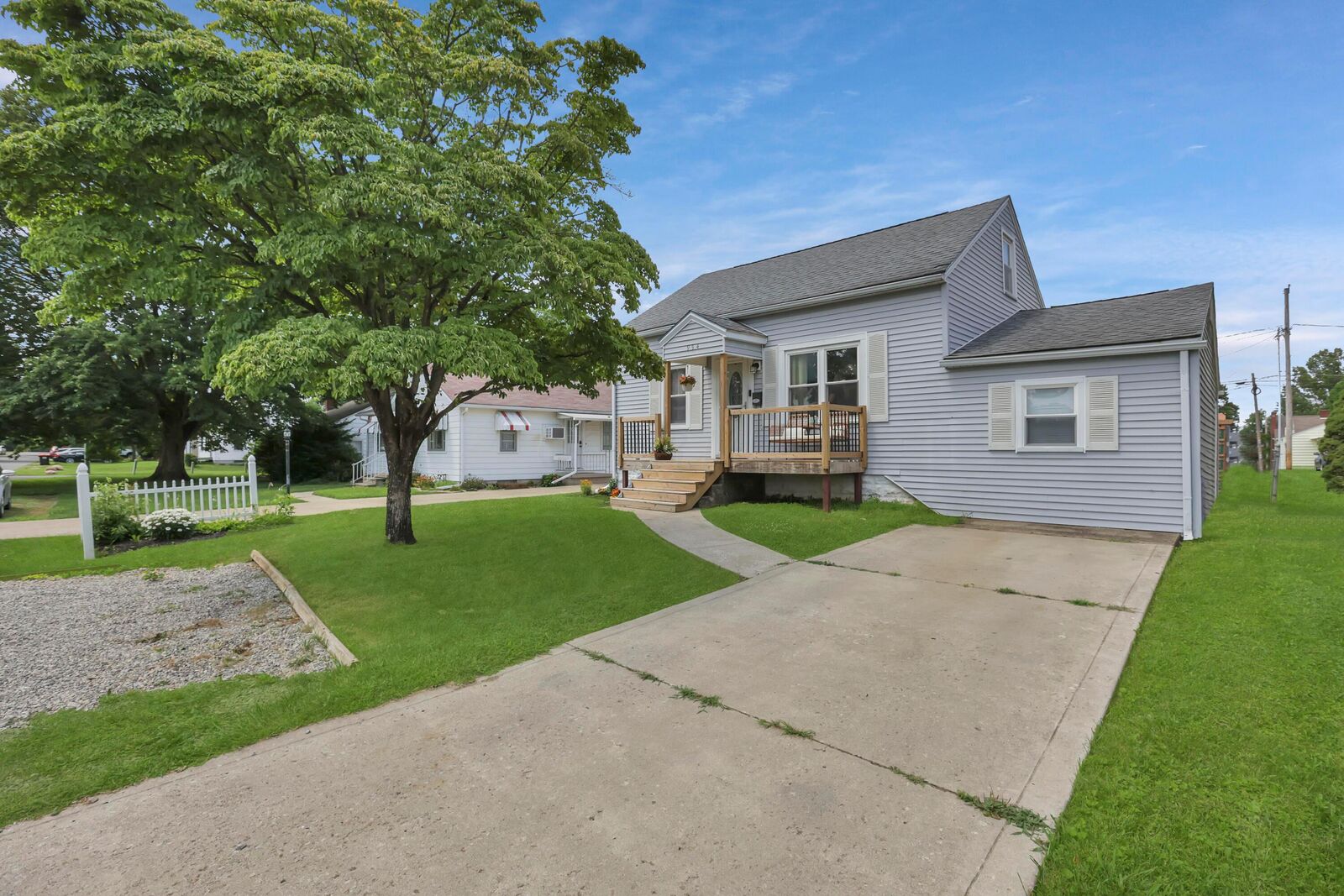 Property Photo: 954 Woodlawn Avenue OH 43055