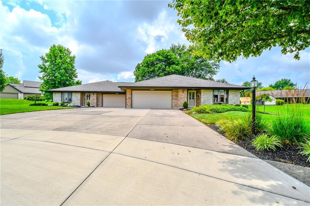 Property Photo:  1480 Cross Creek Circle  OH 45429 