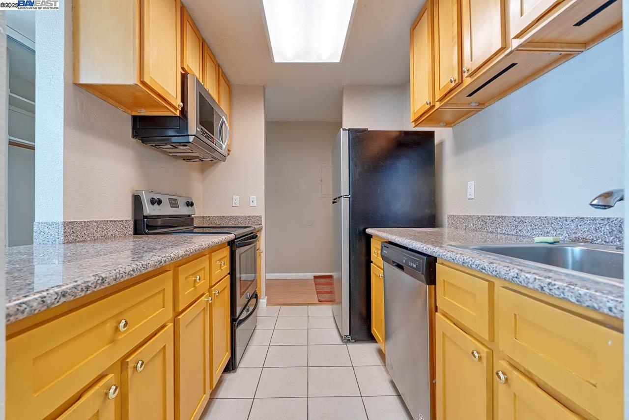 Property Photo:  3300 Wolcott Cmn 210  CA 94538 