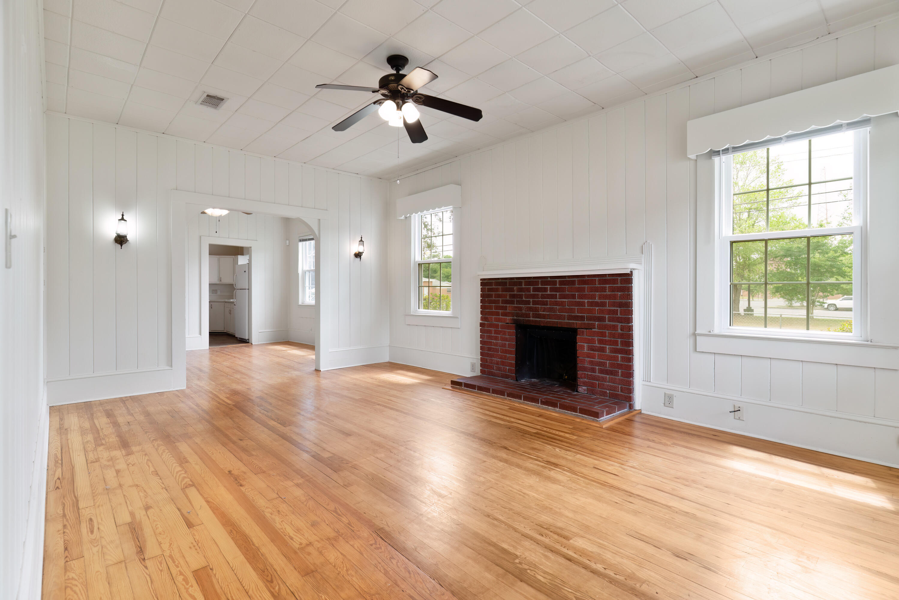 Property Photo: 909 Mapoles Street FL 32536