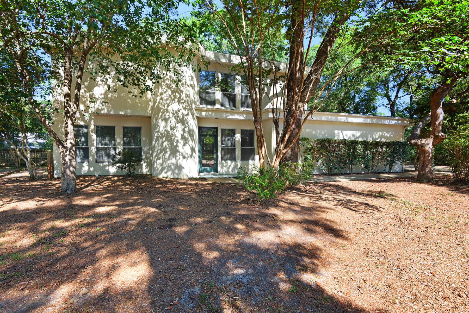 Property Photo:  905 Woodbriar Court  FL 32547 