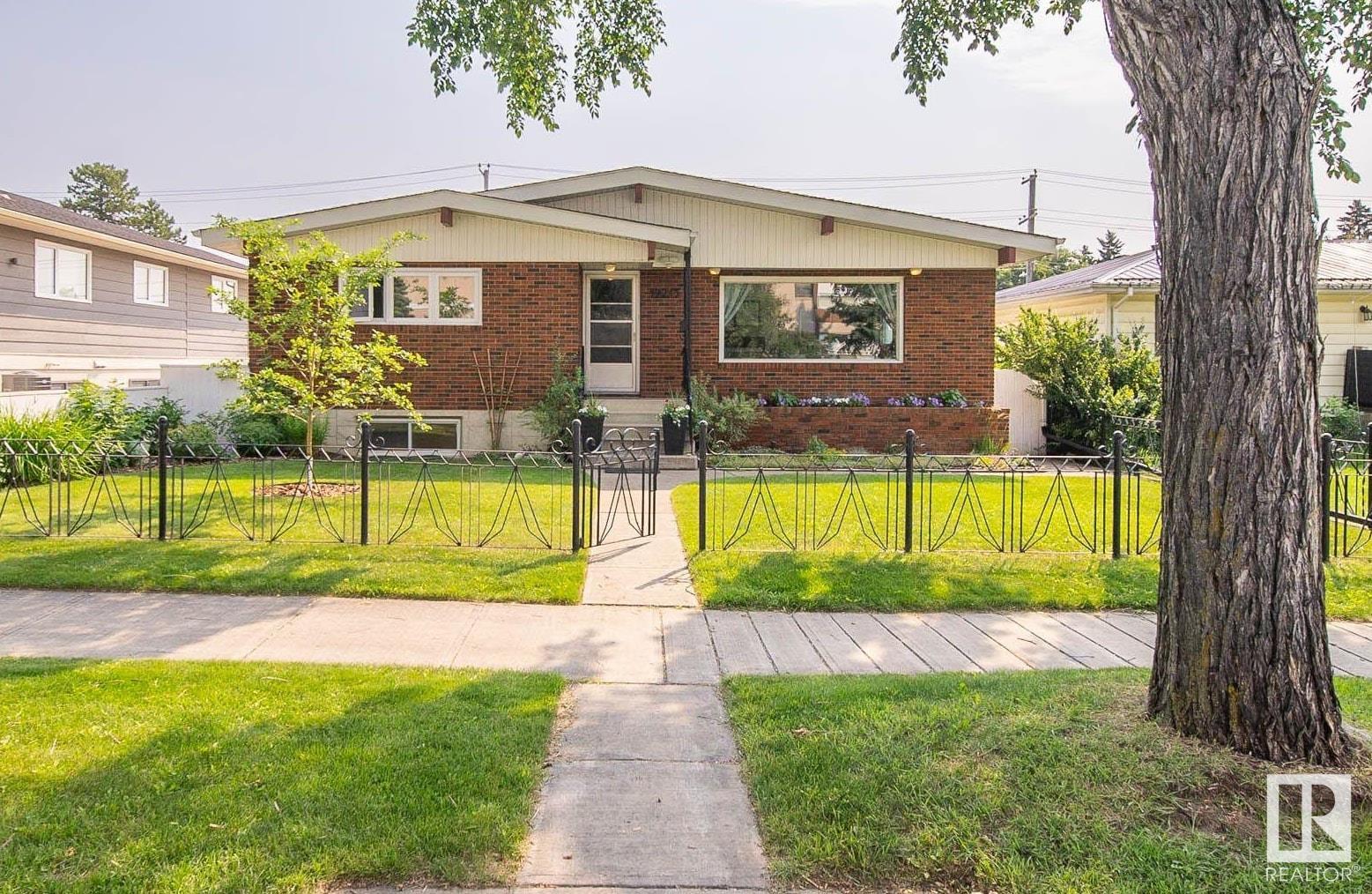 12213 128 Street NW  Edmonton AB T5L 1C6 photo