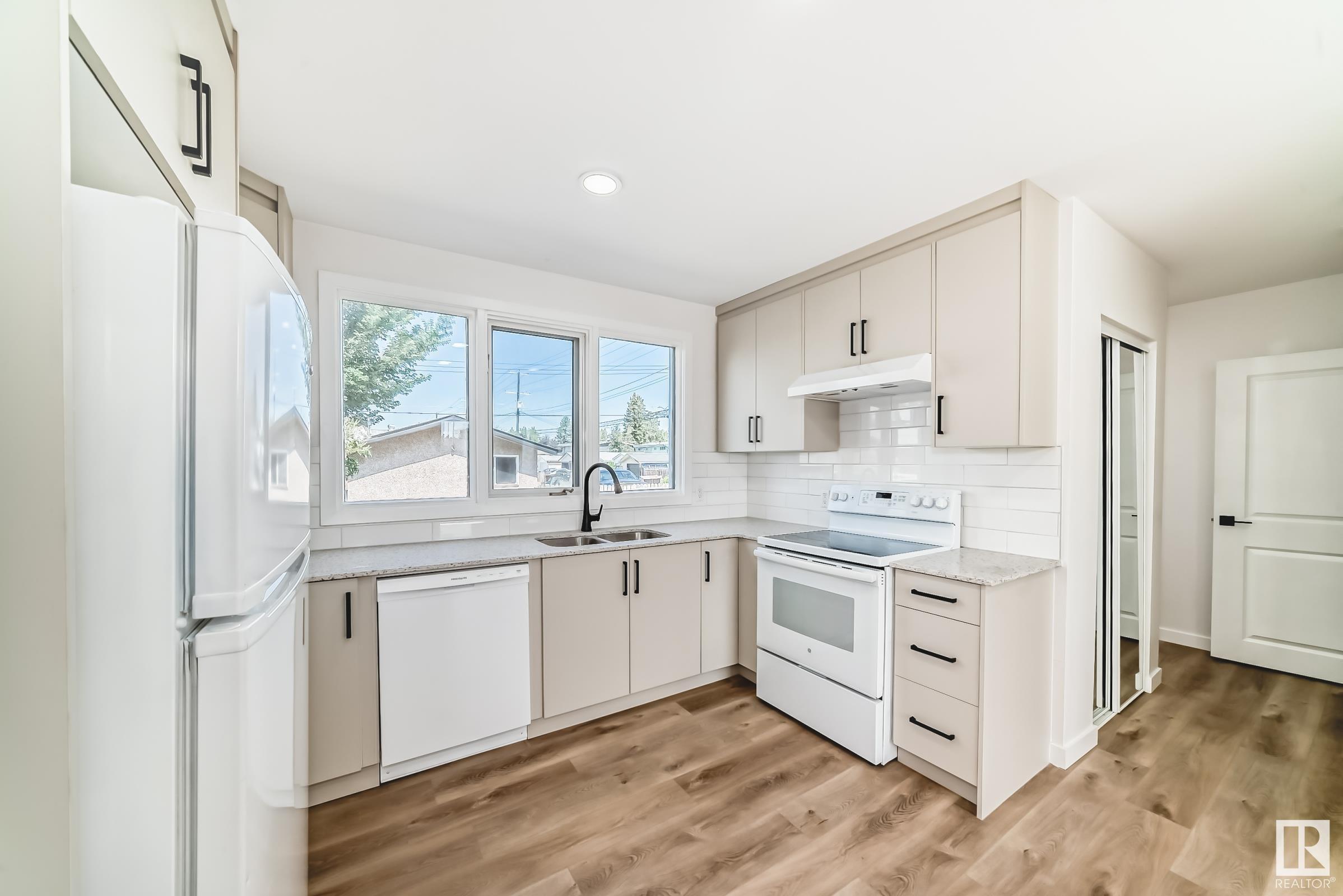 10820 132 Avenue NW  Edmonton AB T5E 0Z6 photo