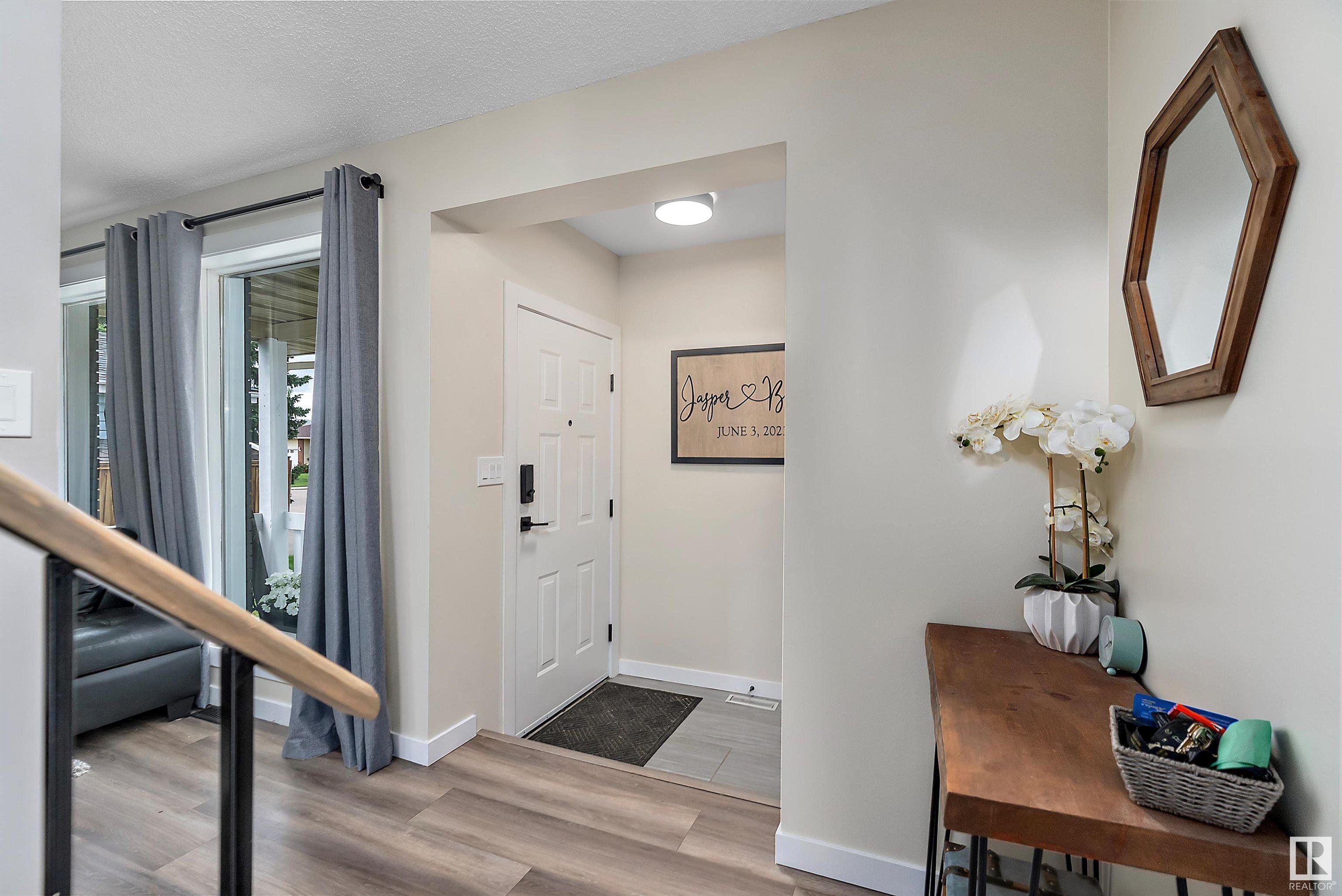 Property Photo:  10637 11 Avenue NW  AB T6J 6J5 