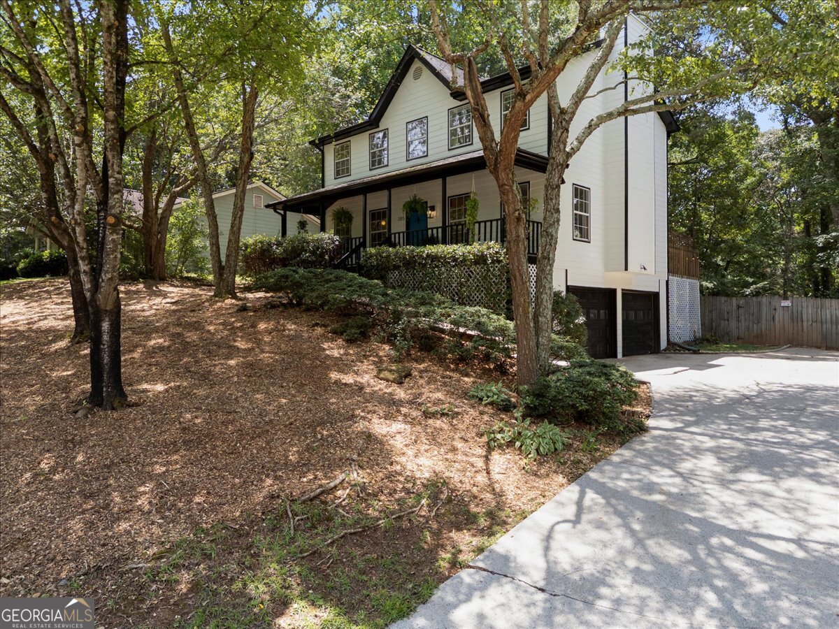 Property Photo: 385 Roswell Farms Road GA 30075
