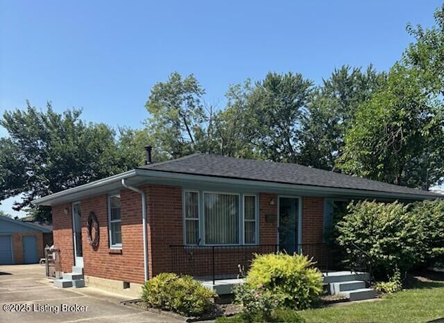 Property Photo: 6304 Player Dr KY 40258