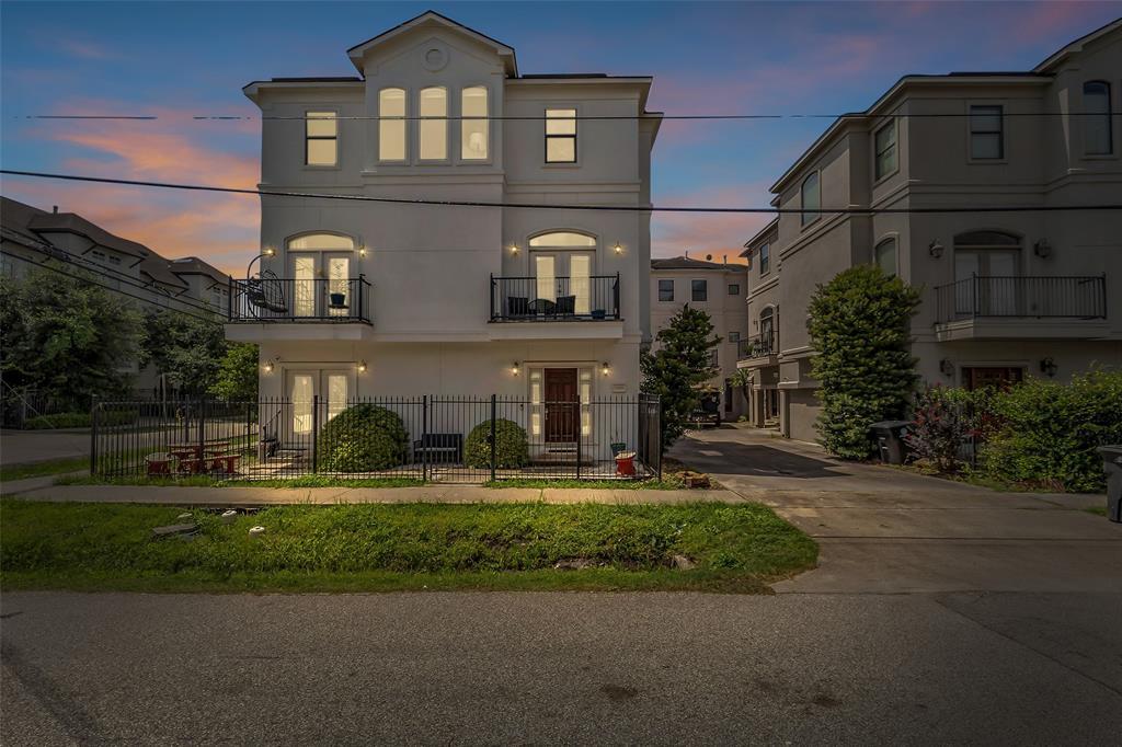 Property Photo: 5501 Petty Street TX 77007