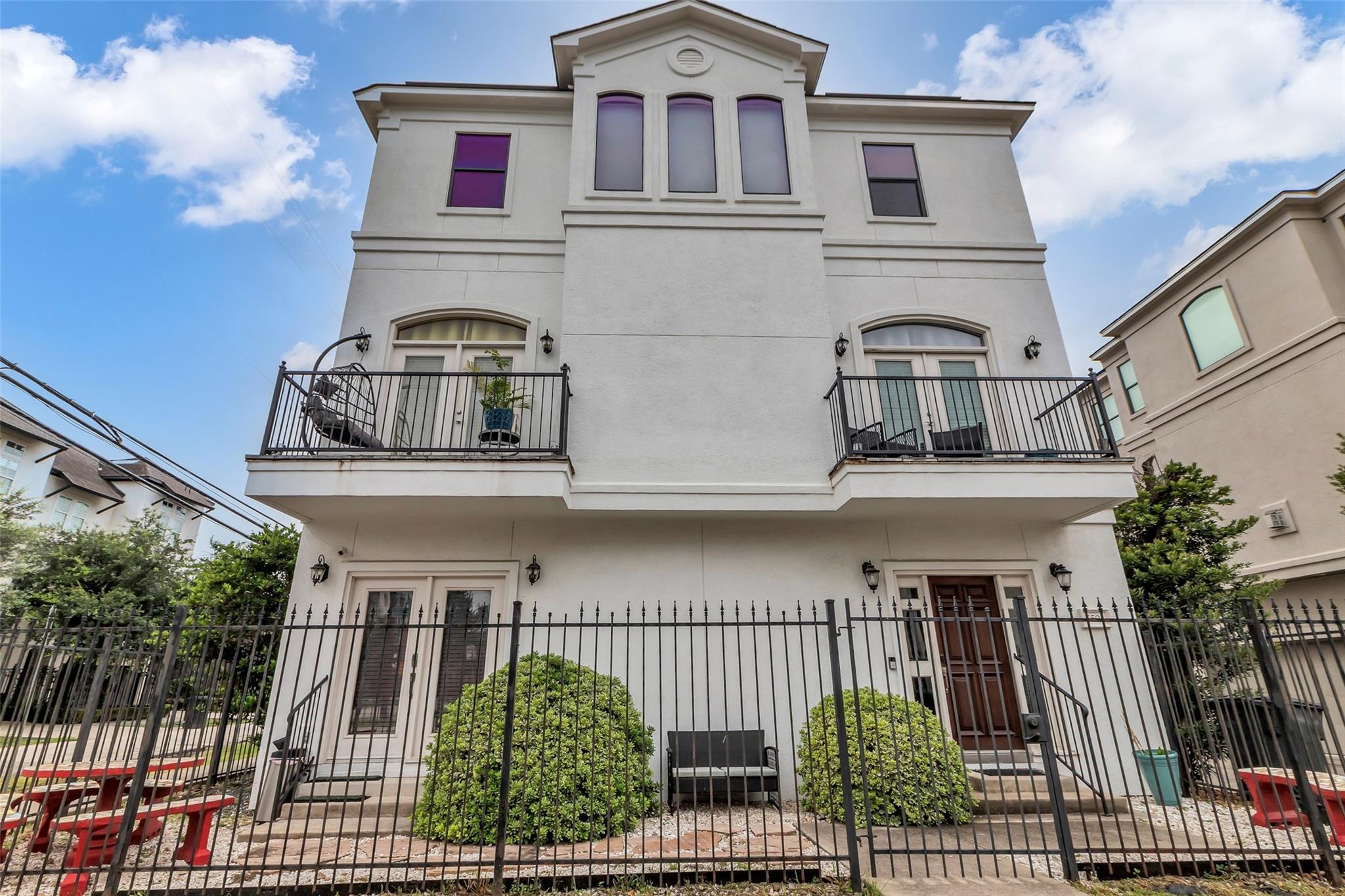 Property Photo:  5501 Petty Street  TX 77007 