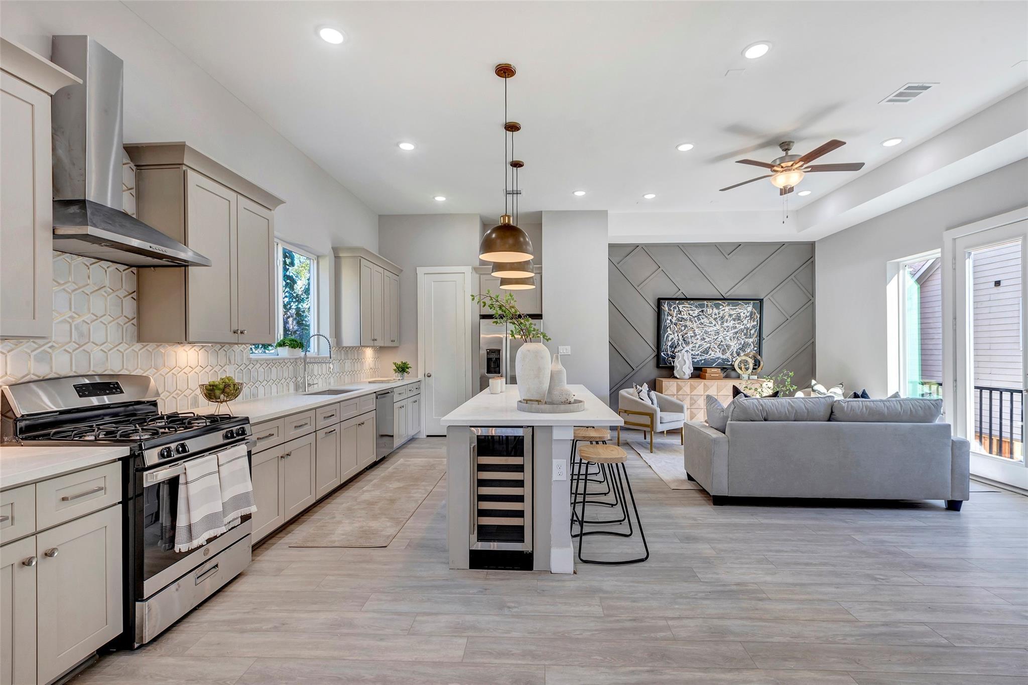 Property Photo: 3010 Bell Street TX 77003