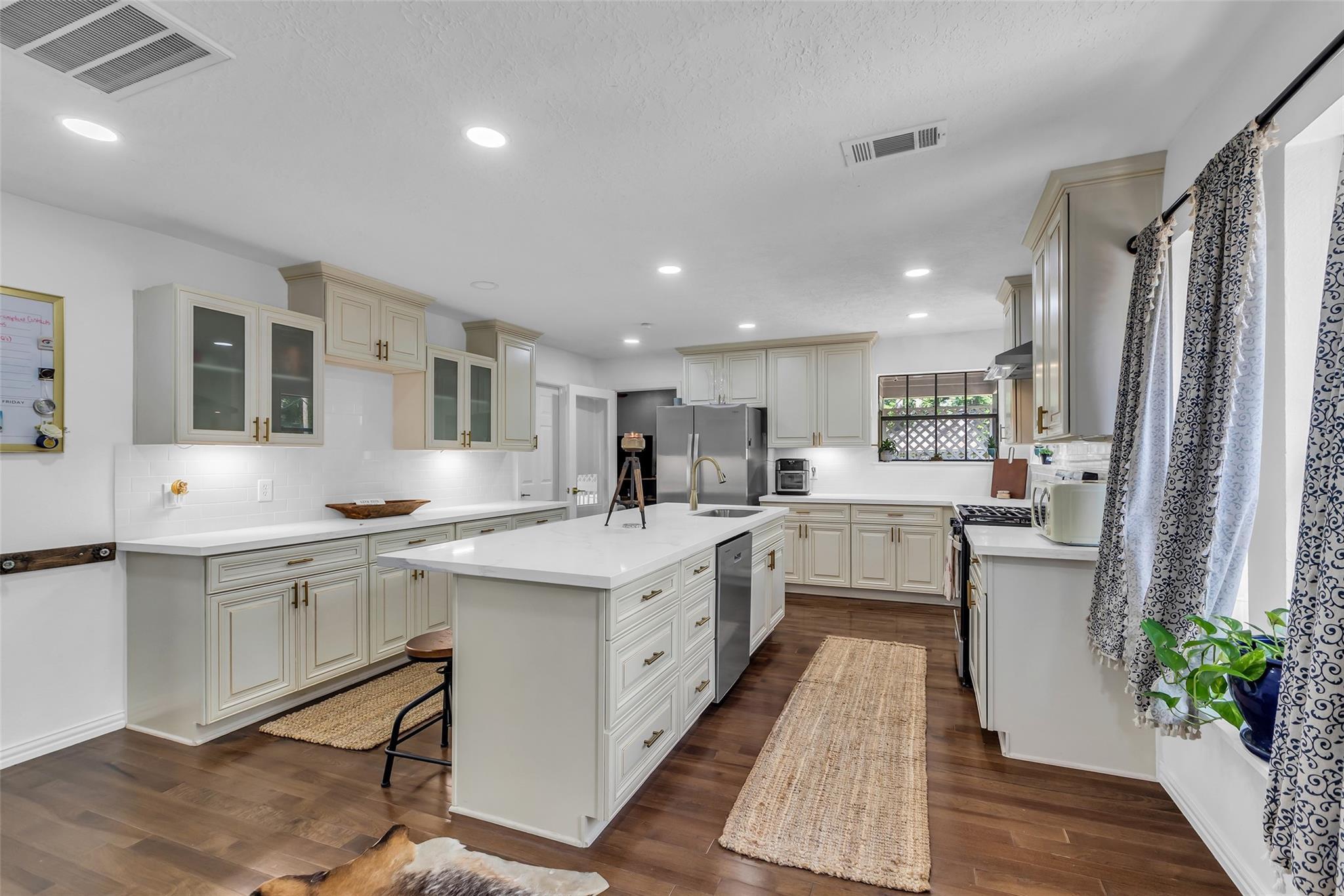 Property Photo:  1710 Hill Top Lane  TX 77339 