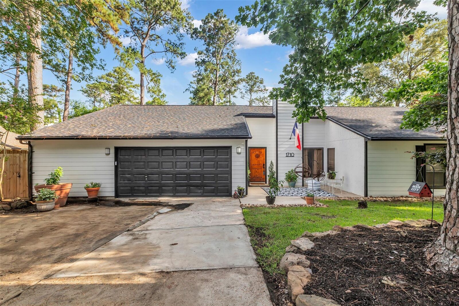 Property Photo:  1710 Hill Top Lane  TX 77339 