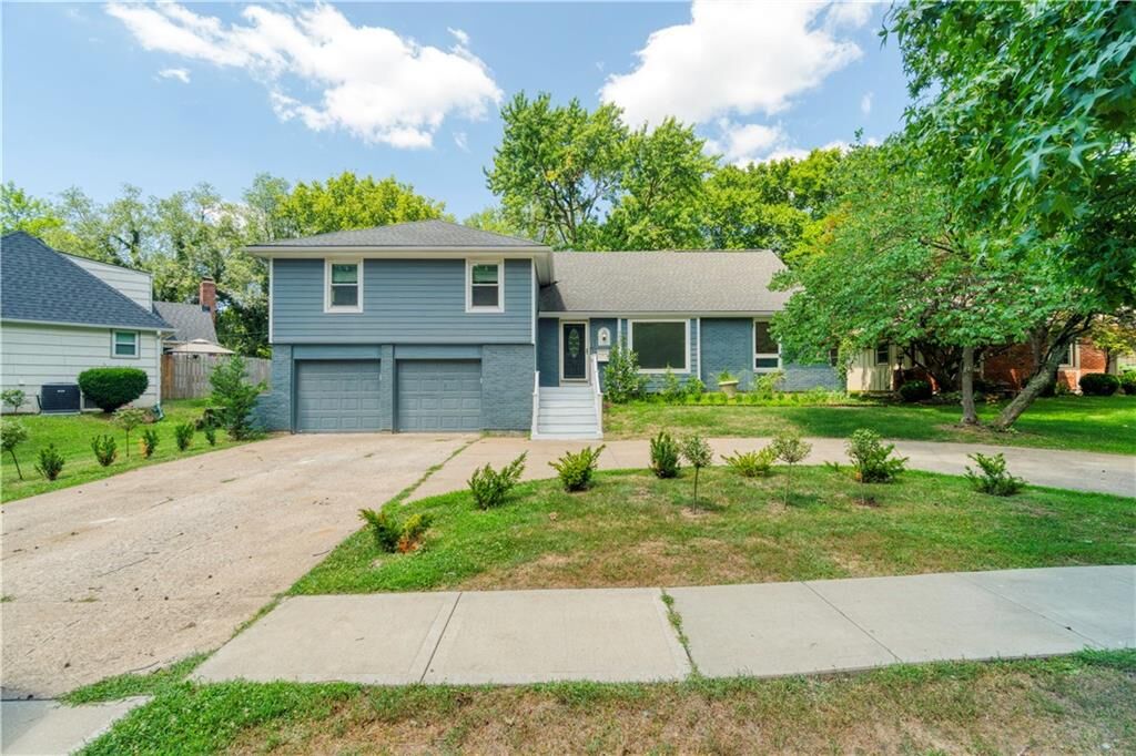 Property Photo:  9820 Roe Avenue  KS 66207 