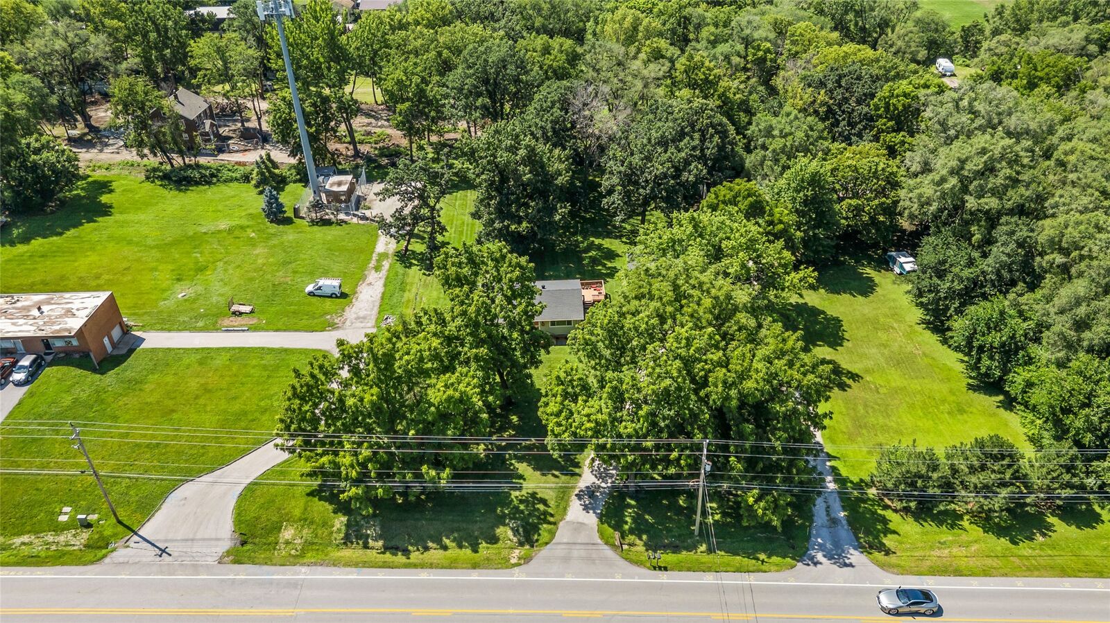 Property Photo: 690 NW 66th Avenue IA 50313