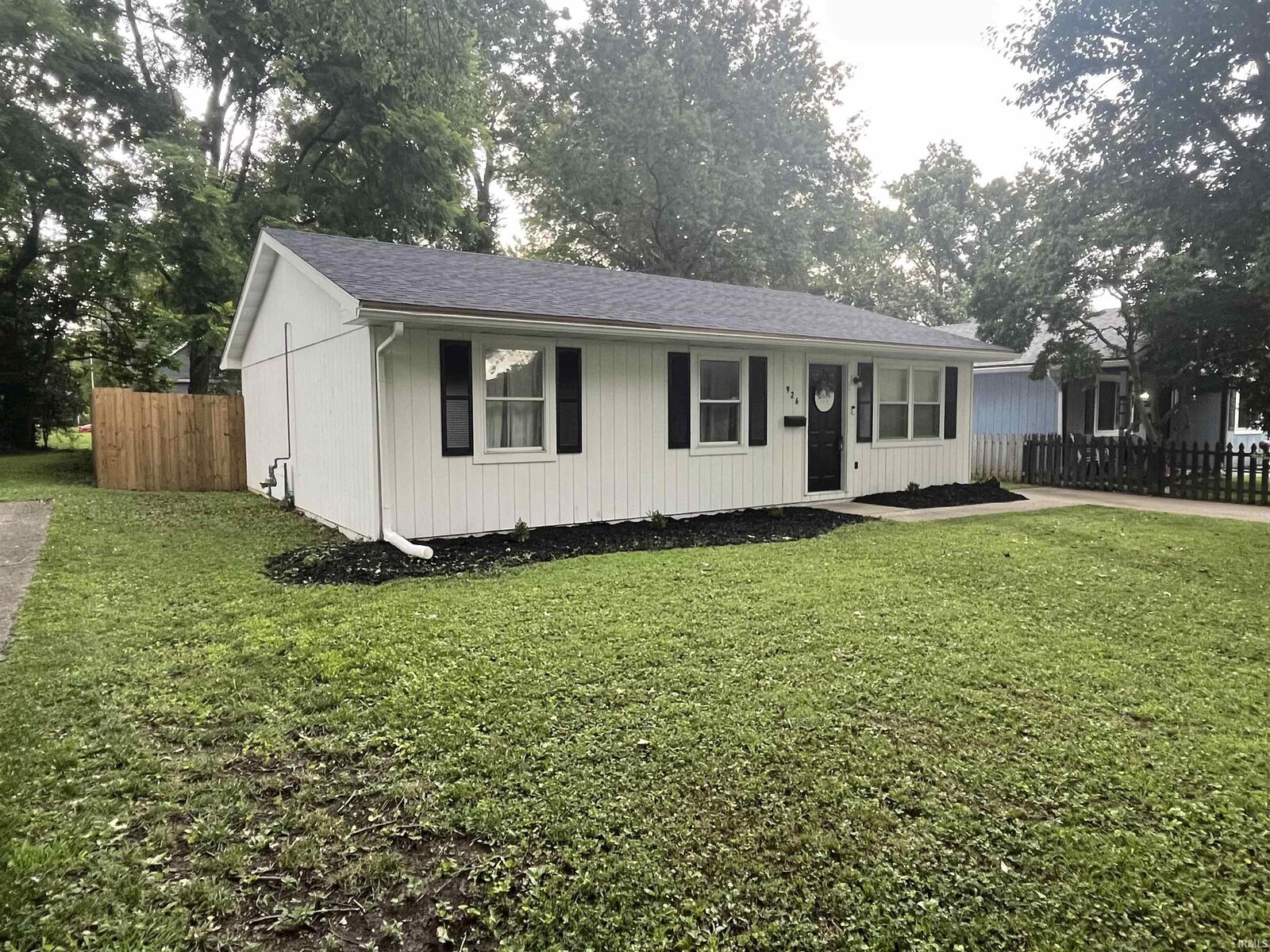 Property Photo:  926 Line Street  IN 47713