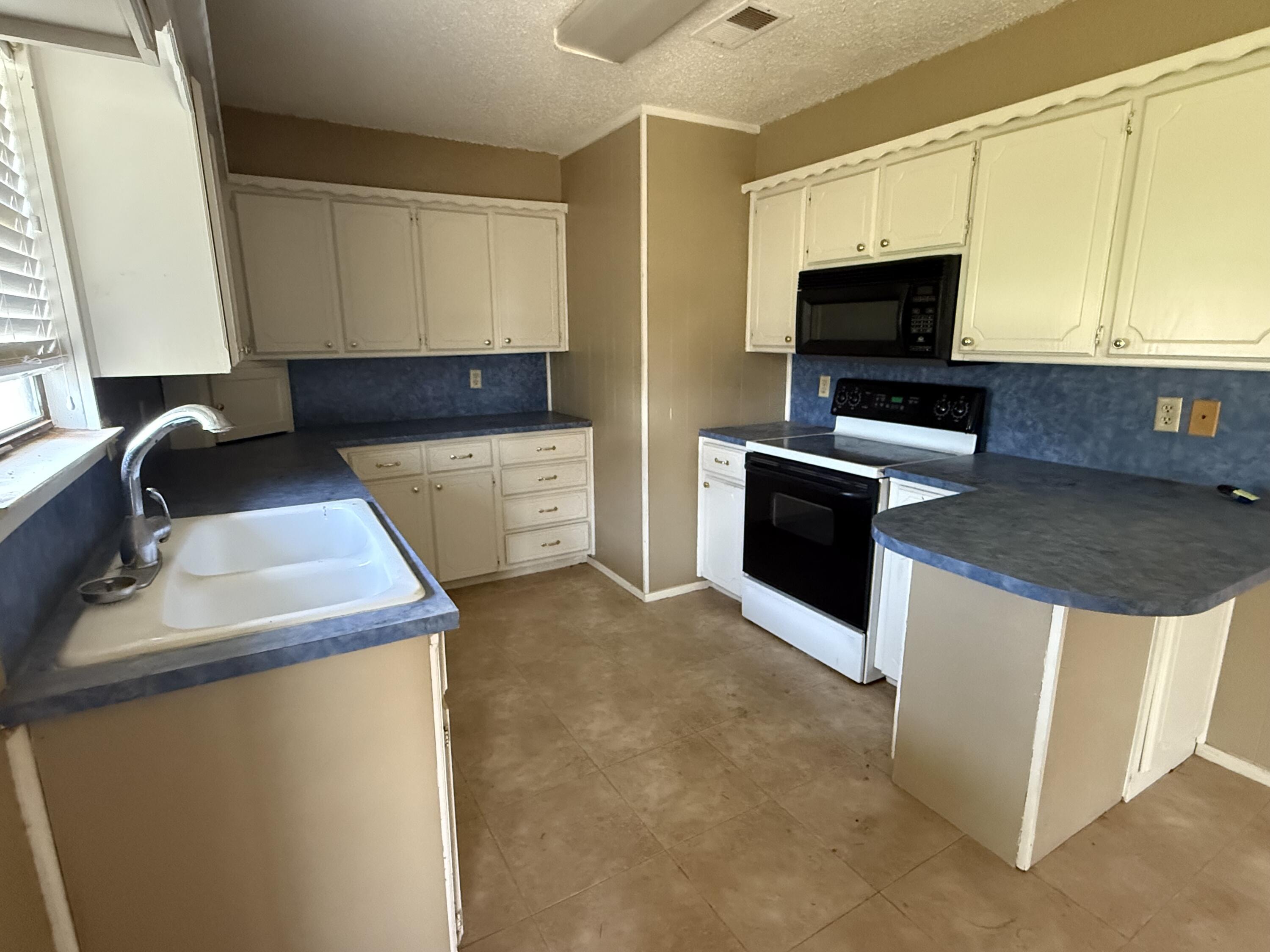 Property Photo: 106 E Cragin Street TX 79336
