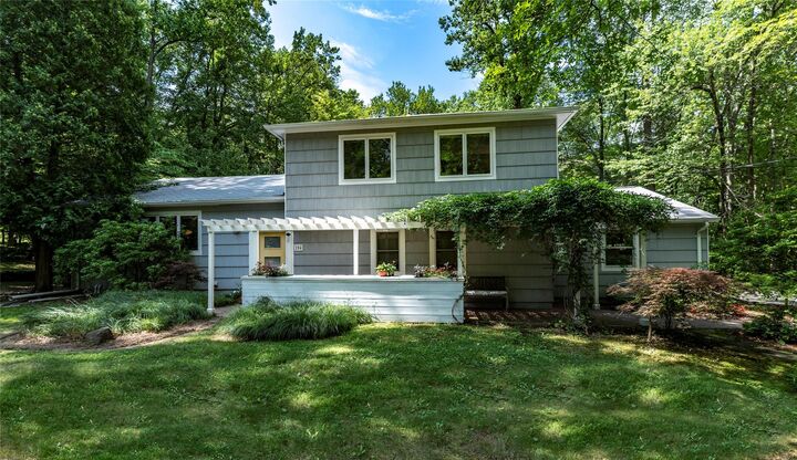 Property Photo:  204 Radcliff Drive  NY 10960 