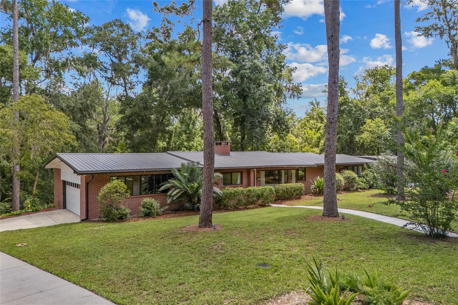 Property Photo: 851 NW 19th Terrace FL 32603