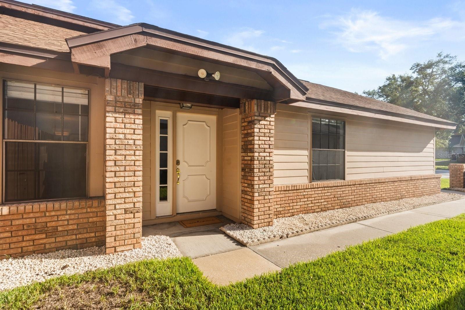 Property Photo: 3500 Chatsworth Lane FL 32812